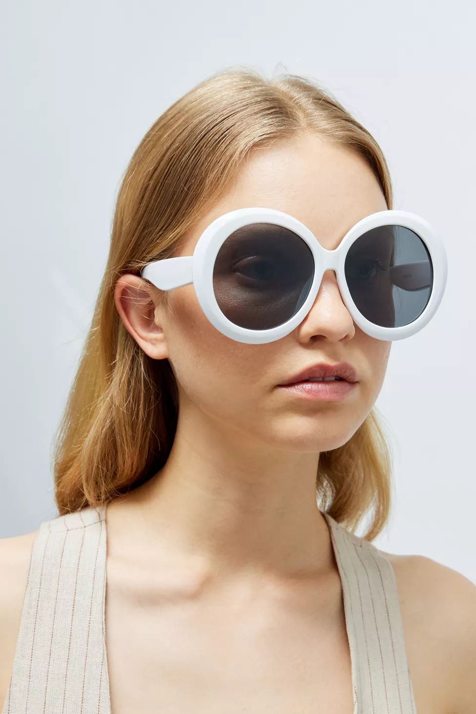 Mary Kate Oversized Round Sunglasses | Urban Outfitters (US and RoW)