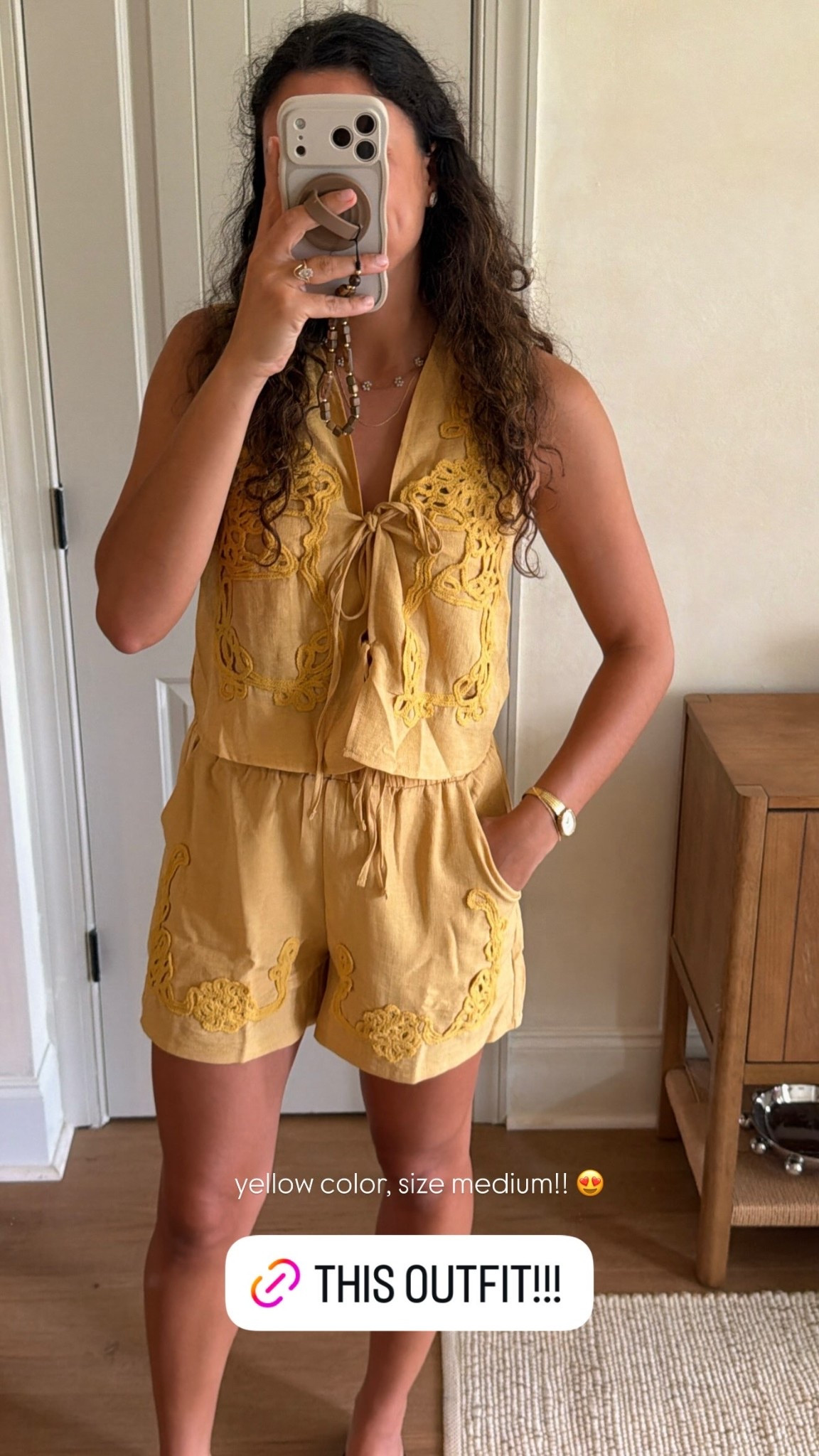yellow color, size medium!! 😍