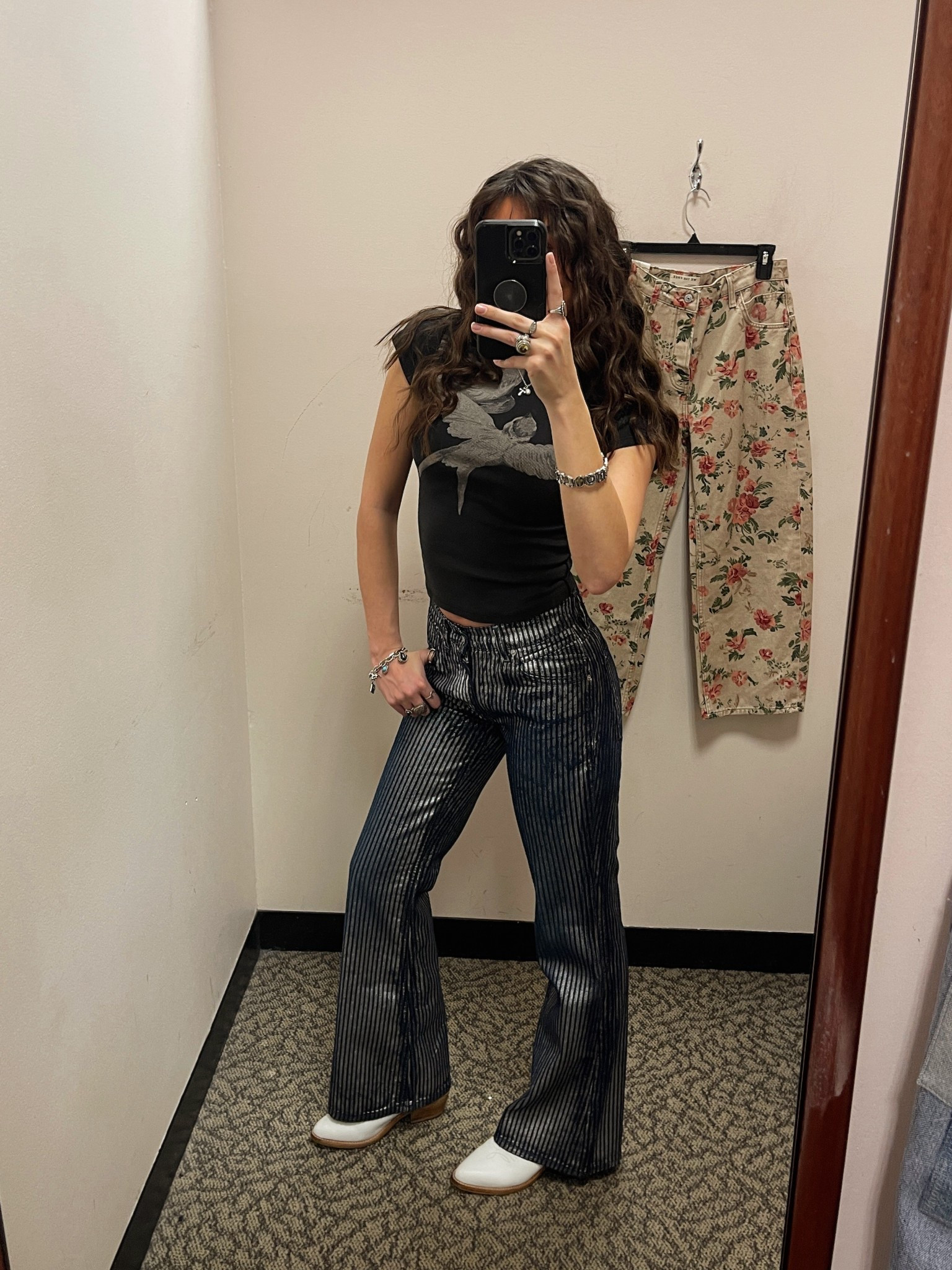 Metallic flare jeans✨

#jeans #denim #freepeople #bohochic #funky 