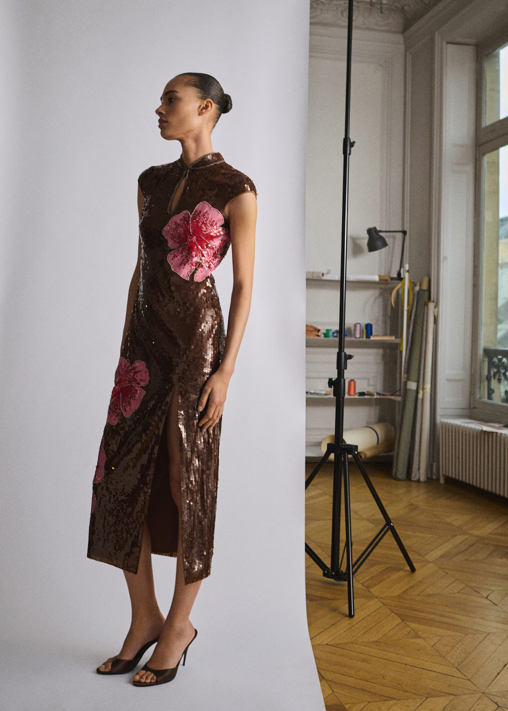 Dress with sequinned flower design brown - Woman - 4 - MANGO | Mango (US/MX/AU)