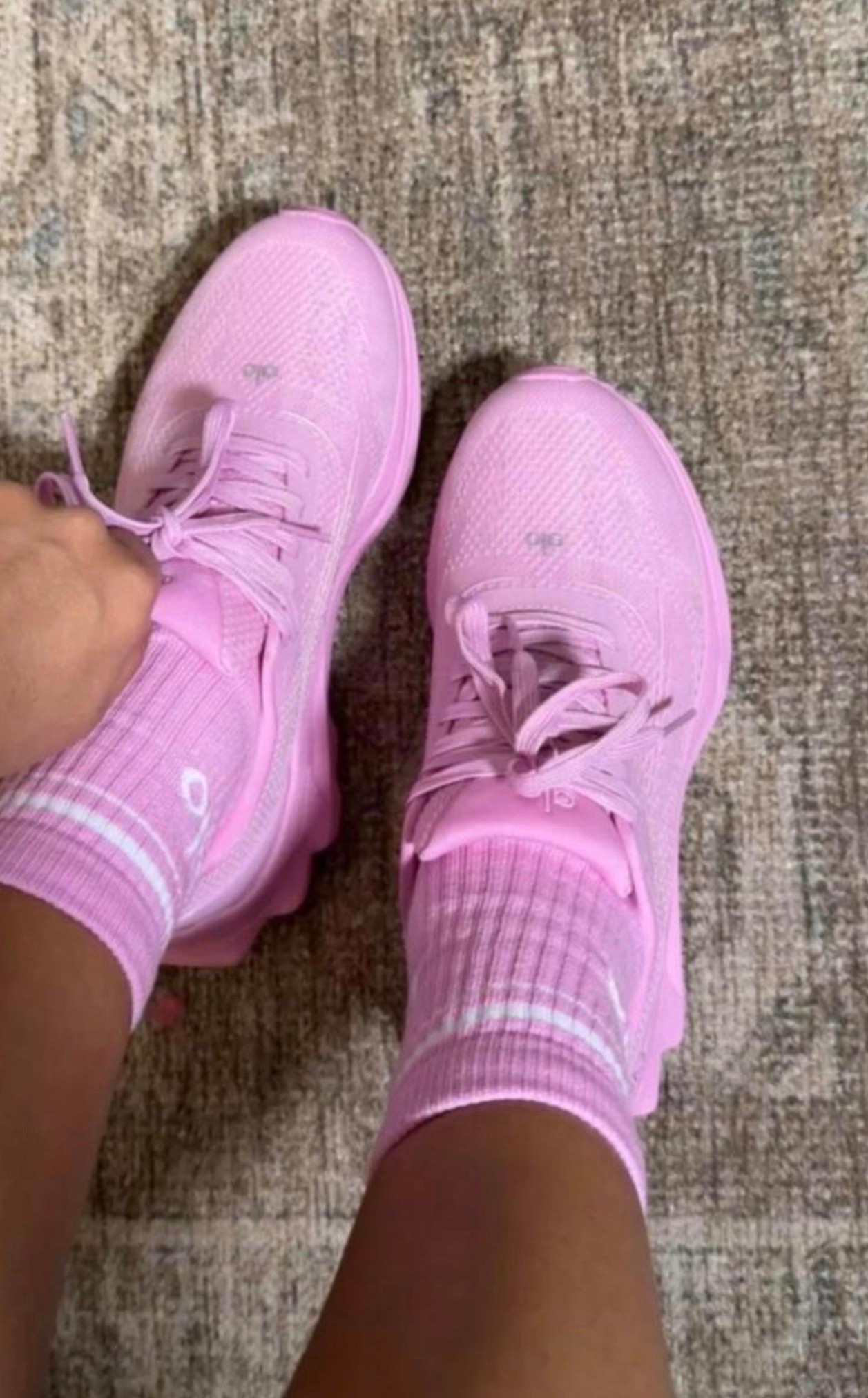 Pretty in pink from head to toe 💗 Matching sneakers and socks make workout days a little more fun while keeping the look sporty, comfy, and cute.

#PinkSneakers #PinkShoes #RunningShoes #WorkoutShoes #AthleisureStyle #Activewear #FitnessStyle #GymStyle #SneakerStyle #WorkoutEssentials #PinkStyle #SportyStyle #RunningGear #FitnessFashion

#LTKdayinmylife #LTKfitnessgoals #LTKmorningroutine
