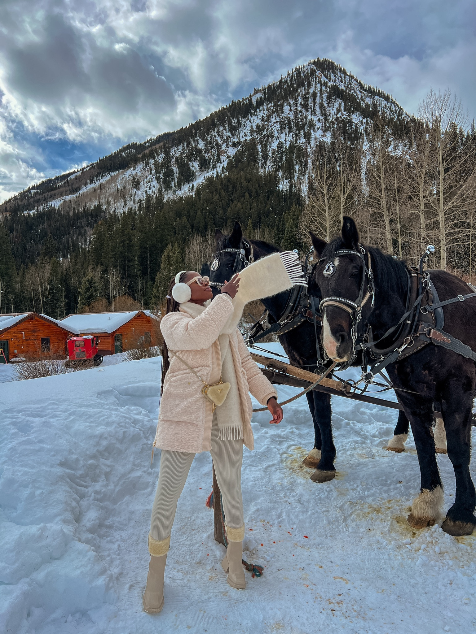 A winter white look perfect for a scenic day in Aspen #skitrip #skioutfit 

#LTKSeasonal