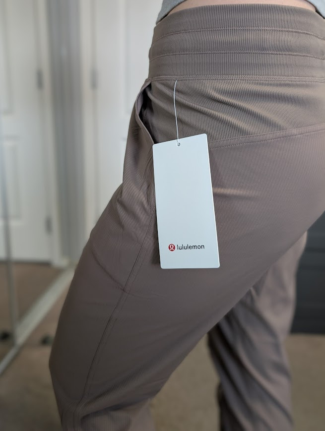 Dance Studio Mid-Rise Jogger (Full Length) 🖤
The throw-on-and-go jogger I always reach for — lightweight, comfy, and actually polished enough for errands or travel. Elastic waist, easy fit, zero fuss.

Would you wear these for workouts or everyday? 👟✨ 

 #LTKcanada #LTKfitness