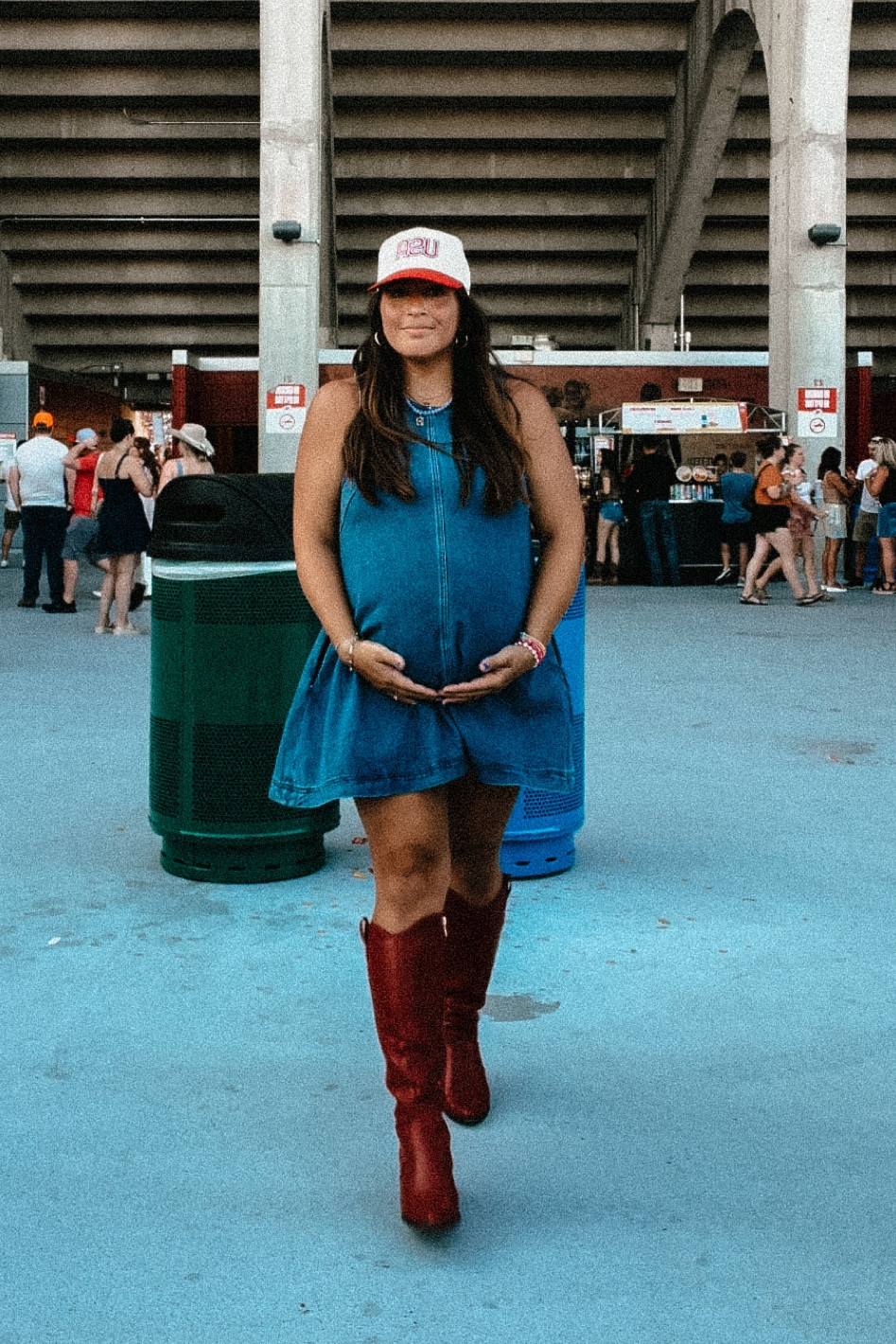 Country concert // womens boots // cowboy boots // denim dress // baby bump // bump style // Amazon finds // expecting // 35 weeks pregnant 