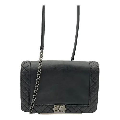 Boy leather crossbody bag Chanel Black in Leather - 40813163 | Vestiaire Collective (Global)