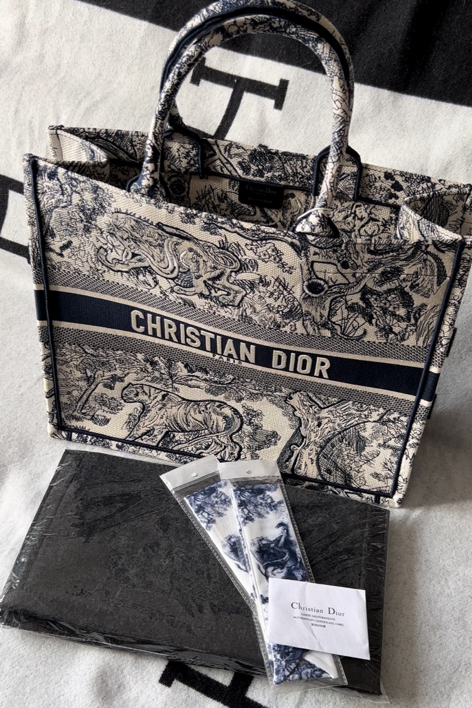 Dior book tote bag dhgate 

#LTKitbag #LTKsalealert #LTKstyletip