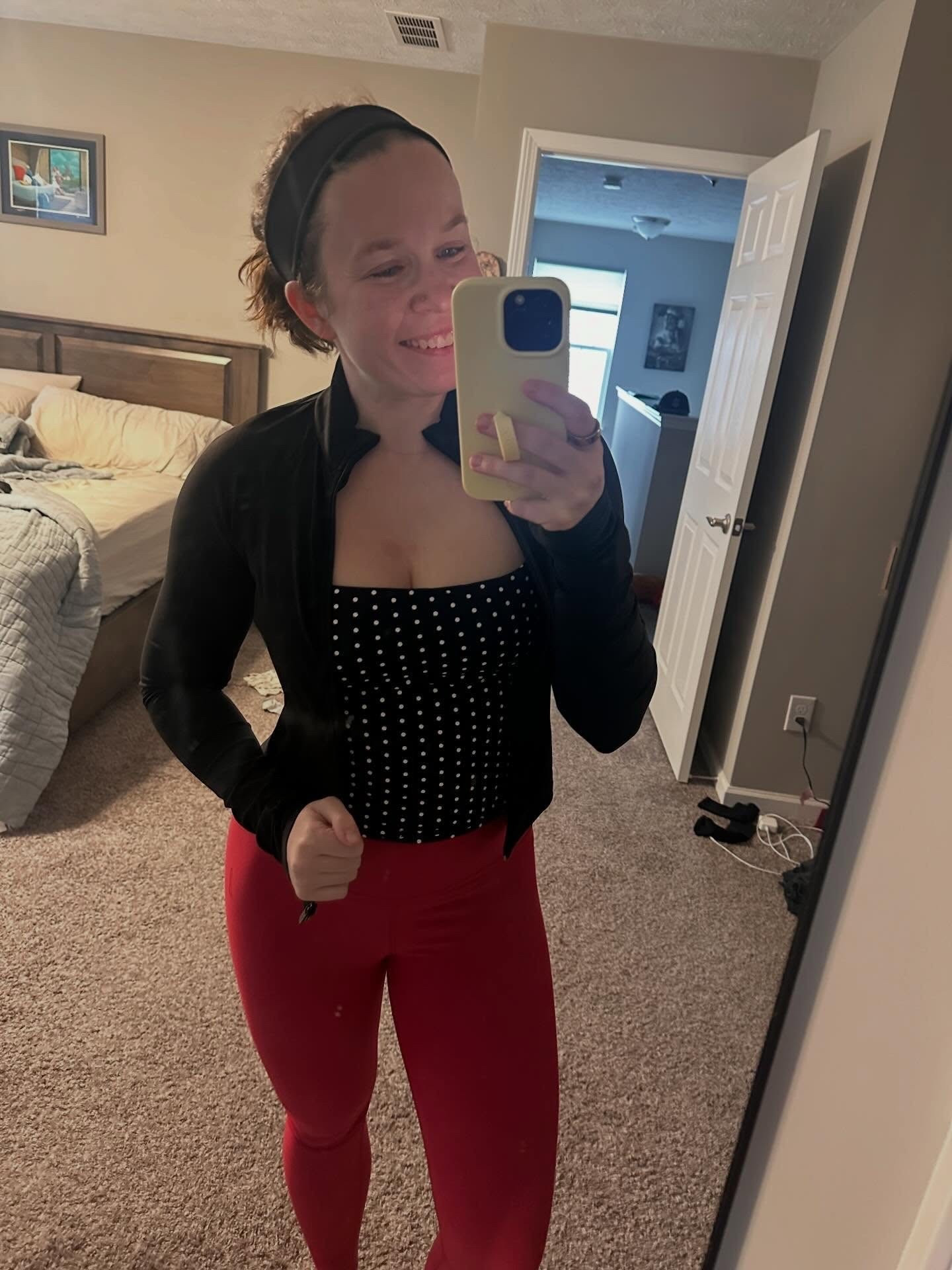 rocking the dots ♥️🖤 OBSESSED with my new jacket from @athleta so feminine and athletic at the same time! and FIT on it - love when things are crop and form fitting 🤭
.
.
.
#athleta #athletacreator #pelotonapparel #runner #athleisurestyle