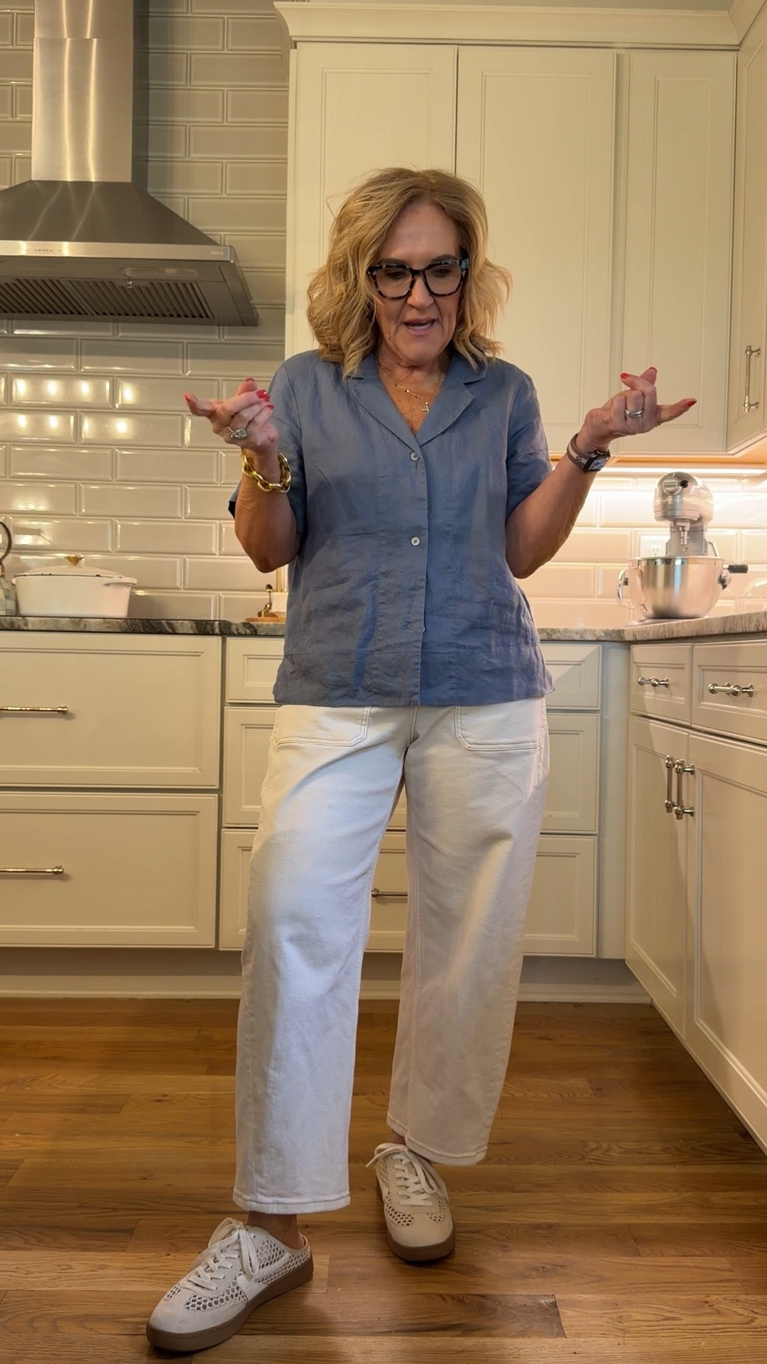 Quince top size medium also linking a coordinating cashmere size medium 
Jeans are a spanx barrel size medium petite 

Casual spring ecru jeans blue shirt


#LTKOver40 #LTKootd #LTKPetite