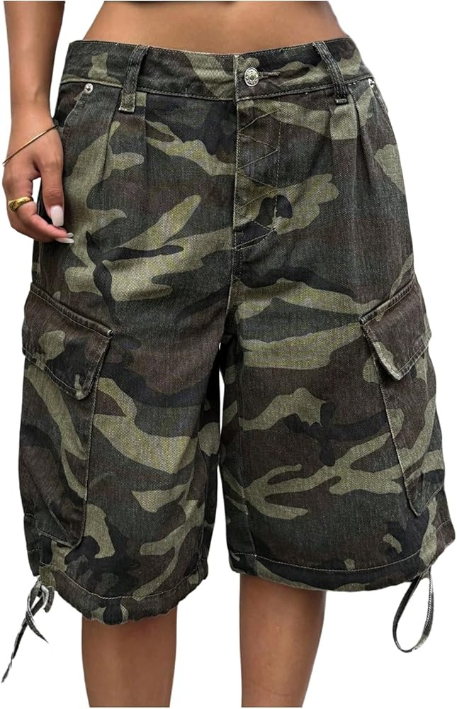 WDIRARA Women's Camo Denim Cargo Shorts Letter Graphic Baggy Bermuda Shorts with Flap Pockets | Amazon (US)