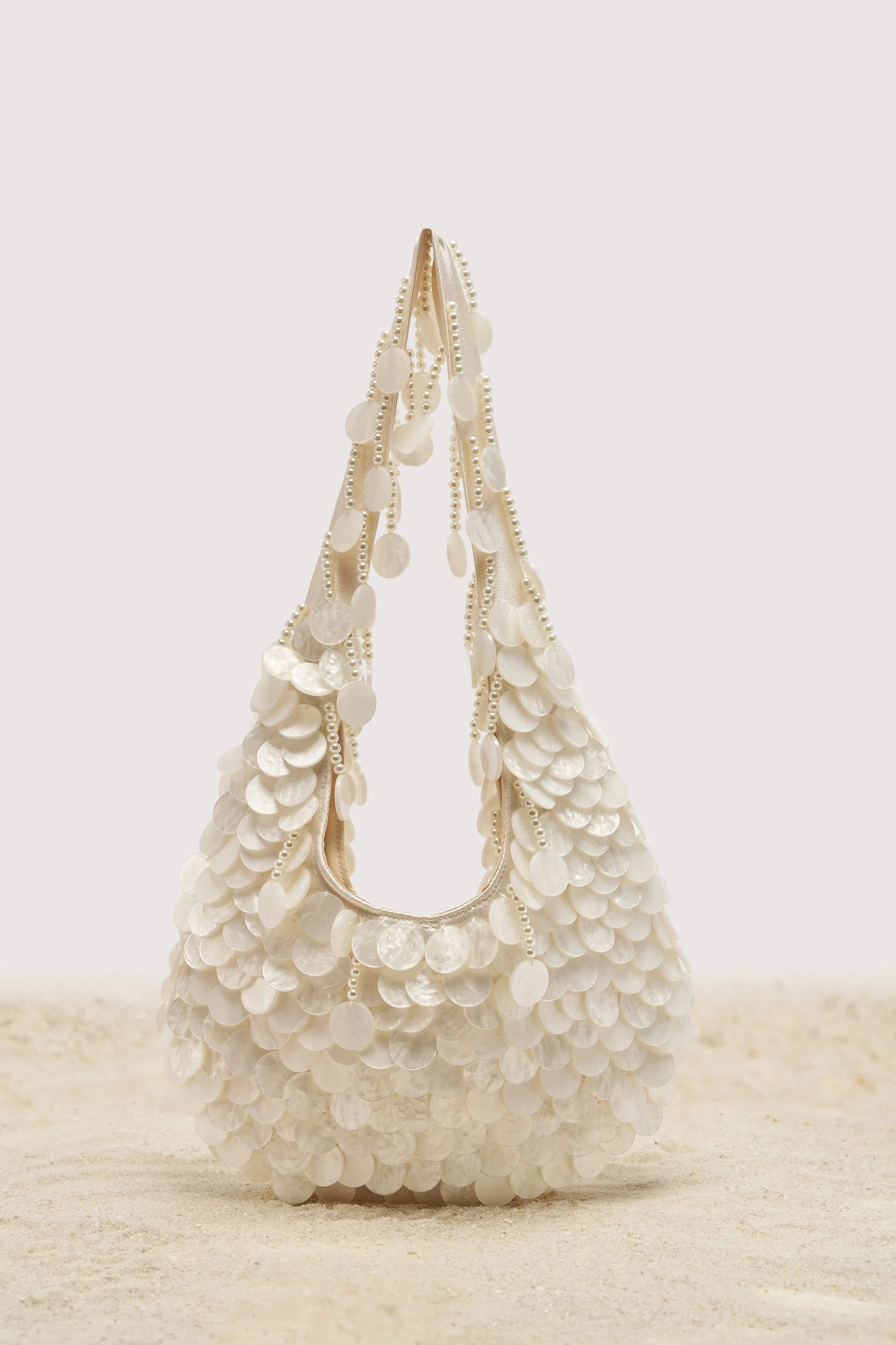 NO WORDS BEADED BAG IN WHITE | AKIRA