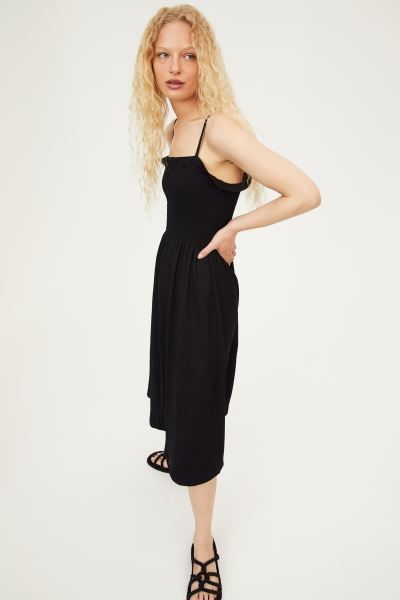 Sleeveless, calf-length dress in crinkled jersey. Narrow, adjustable shoulder straps and fitted, ... | H&M (US)