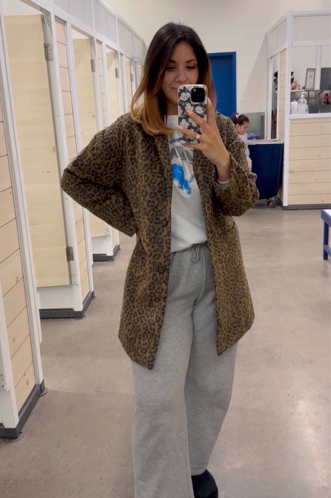 Oooooo mob wife aesthetic coat & under $20! 💅🏼💋✨ 

Wearing a size medium! 


#mobwife
#mob
#wife
#furcoat
#animalprint
#onsale
#midsize