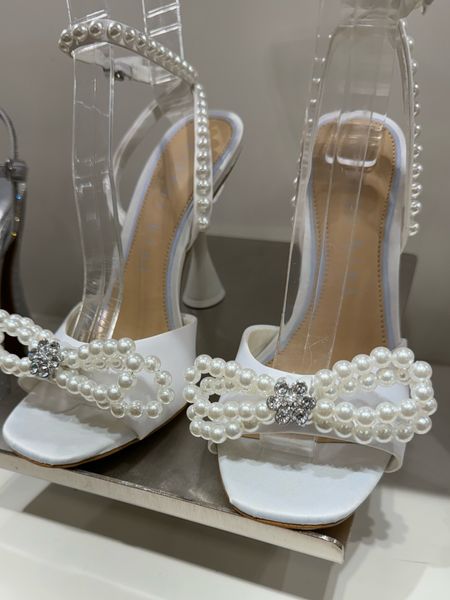 White heels
Bridal shoes
Pearl heels 