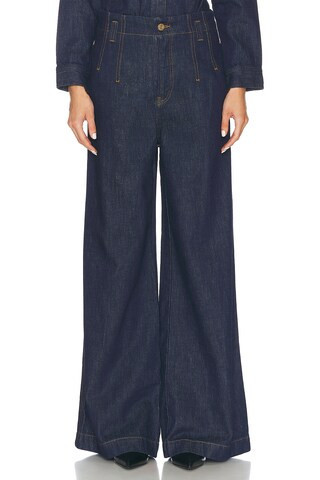 FRAME Darted Wide Leg in Rinse - Denim-Dark. Size 27 (also in 31). | FWRD 