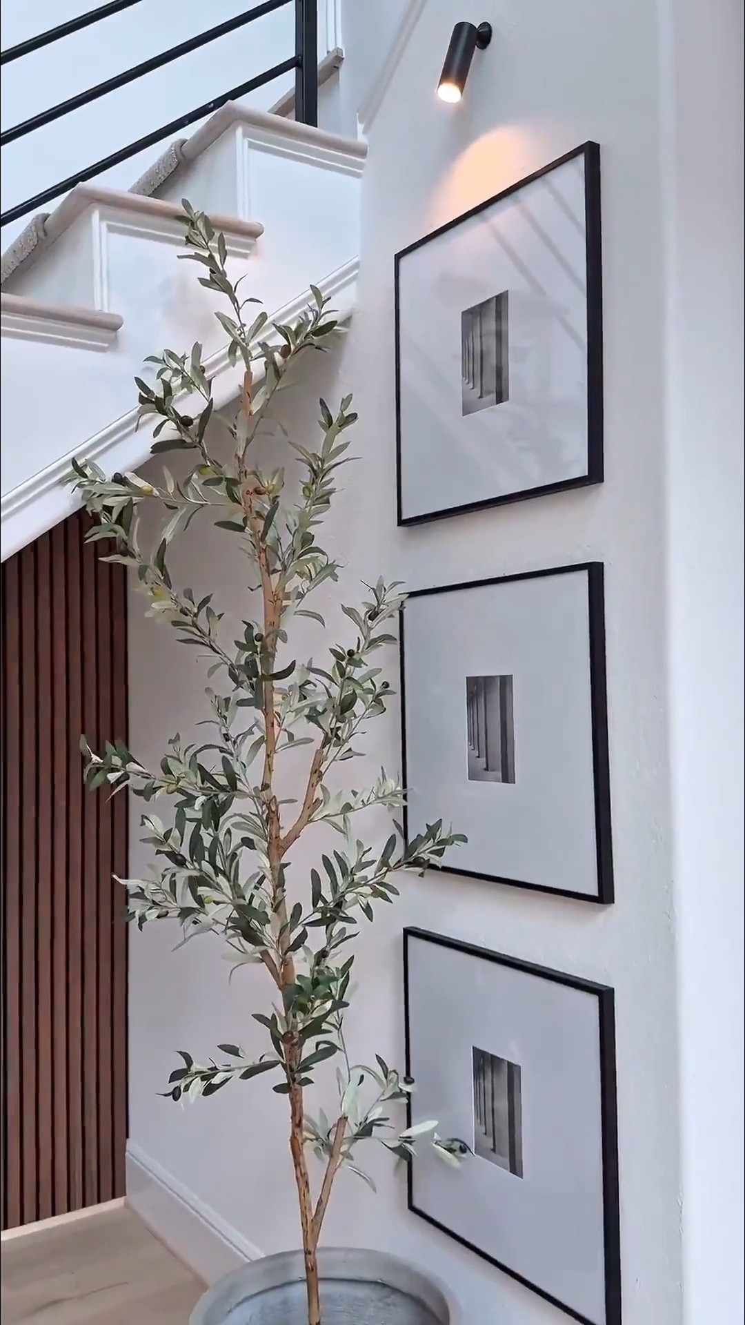 These frames are exactly what I was looking for! Wanted large pieces that look high-end and classy but didn’t want to empty my wallet – and BOOM, found the perfect match 🙌 Size is spot-on and quality looks fantastic so far. Total value for your money – you NEED these for your space!

#LTKHome #GalleryWall #HomeDecorFinds #BudgetFriendlyDecor #WallArt #HomeStyling
#LTKStyleTip

#LTKSaleAlert #LTKHome