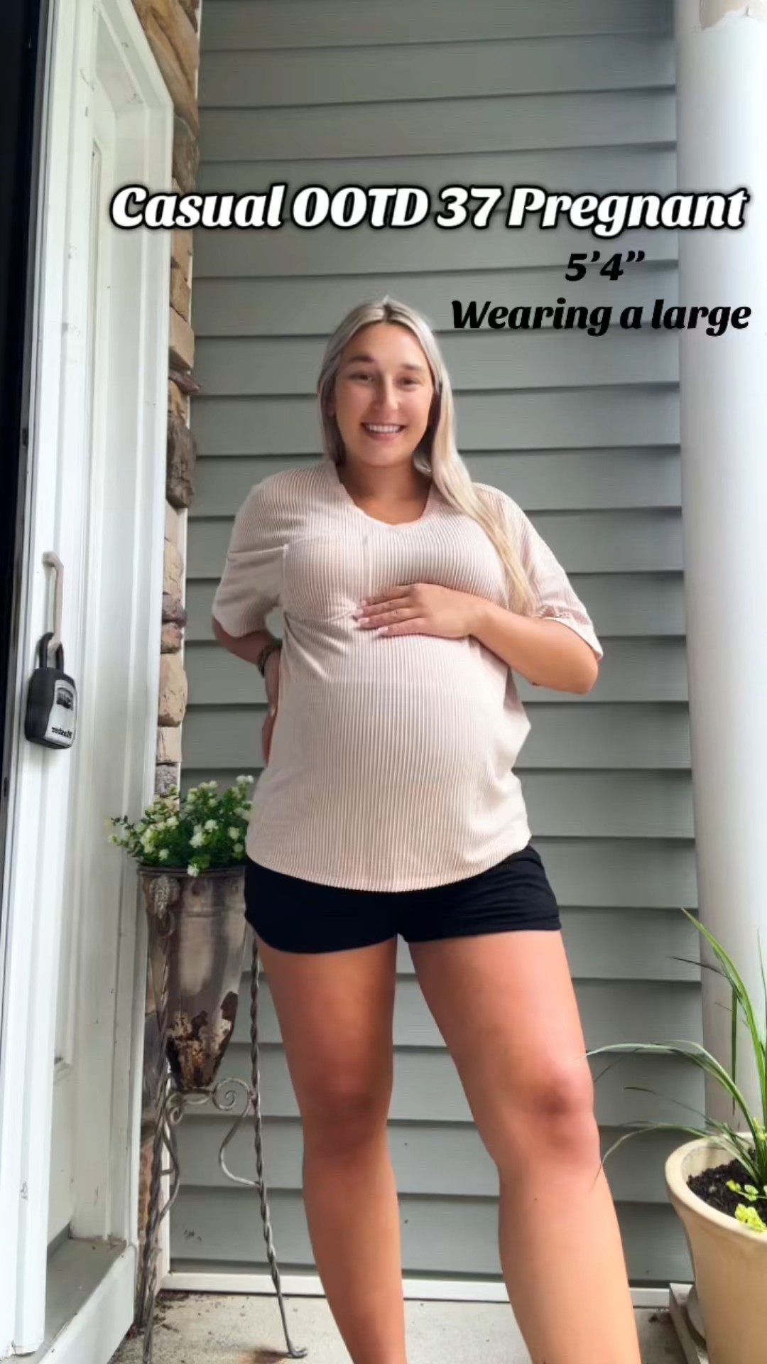 Casual maternity outfit 