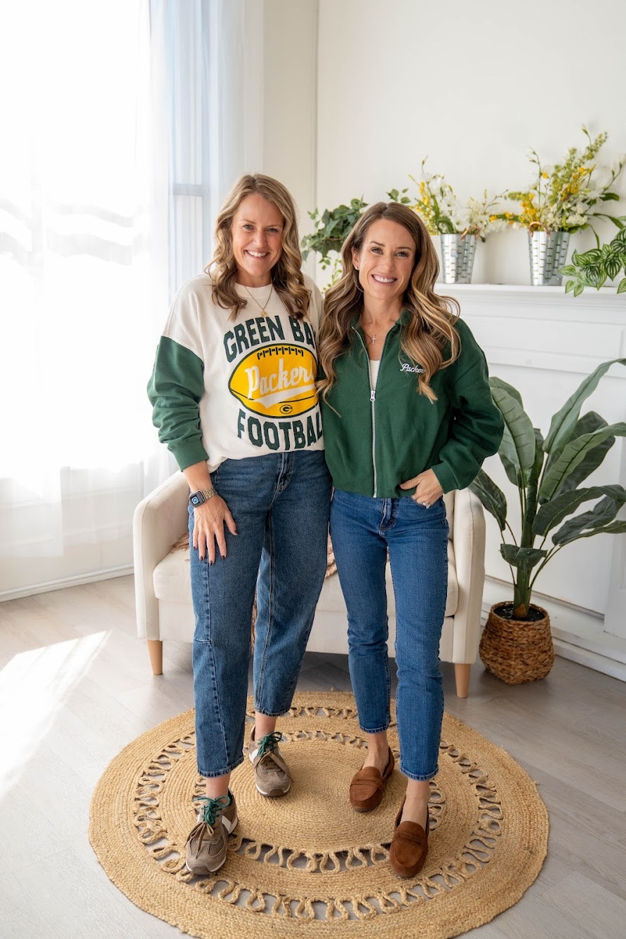 Game day outfit ideas! 🏈

Green Bay Packers  football season  football game  sweatshirt  jeans  casual outfit