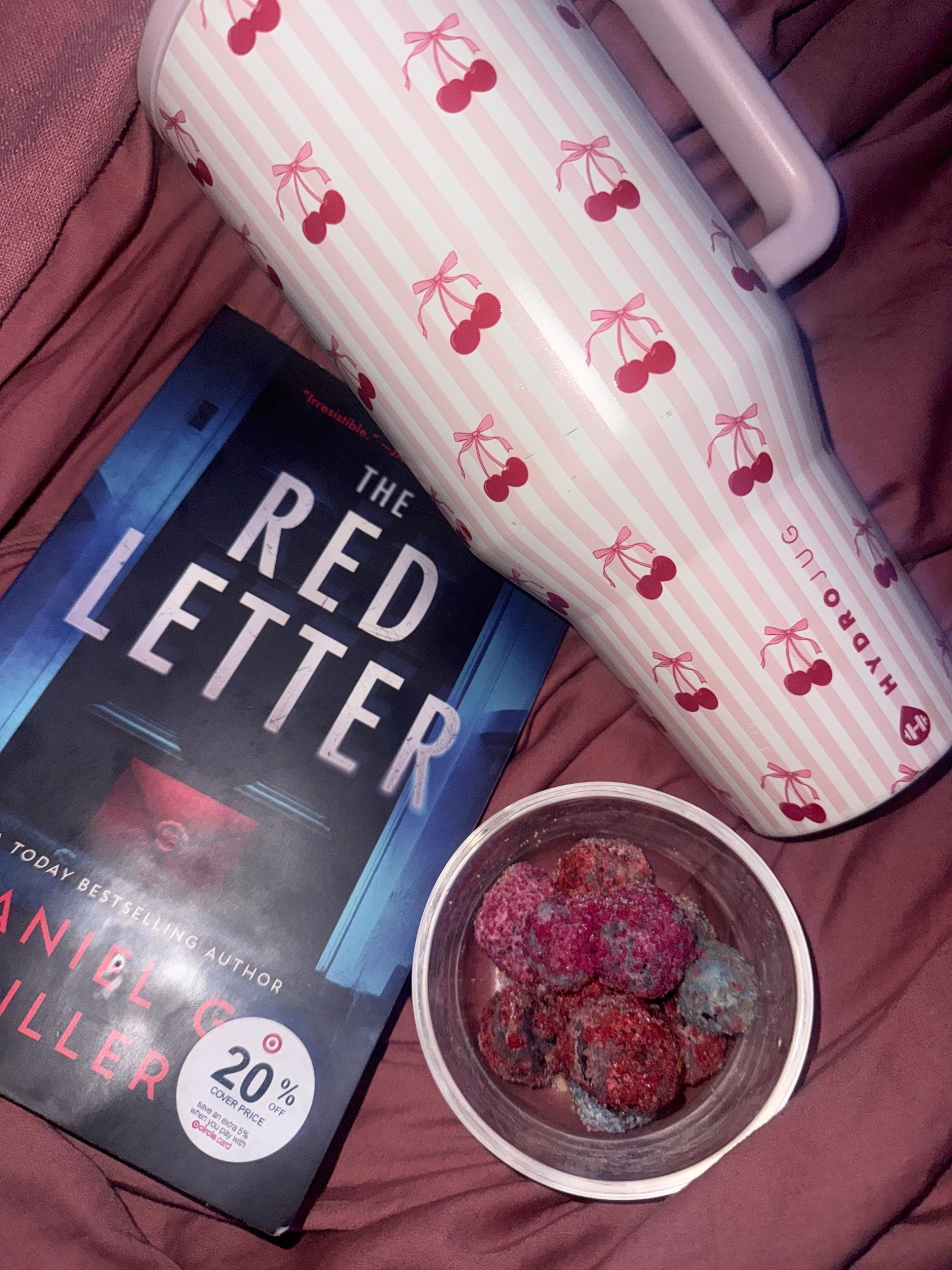 My night time vibes!👏🏽 Currently reading the Red Letter by Daniel Miller and I’m loving it🙌🏽 My snack is the candy grapes and cherries from Fruit Riot with a side of ice cold water in my hydrojug🤤💗 10/10 besties🙌🏽

#LTKbeauty #LTKfindsunder50 #LTKhome