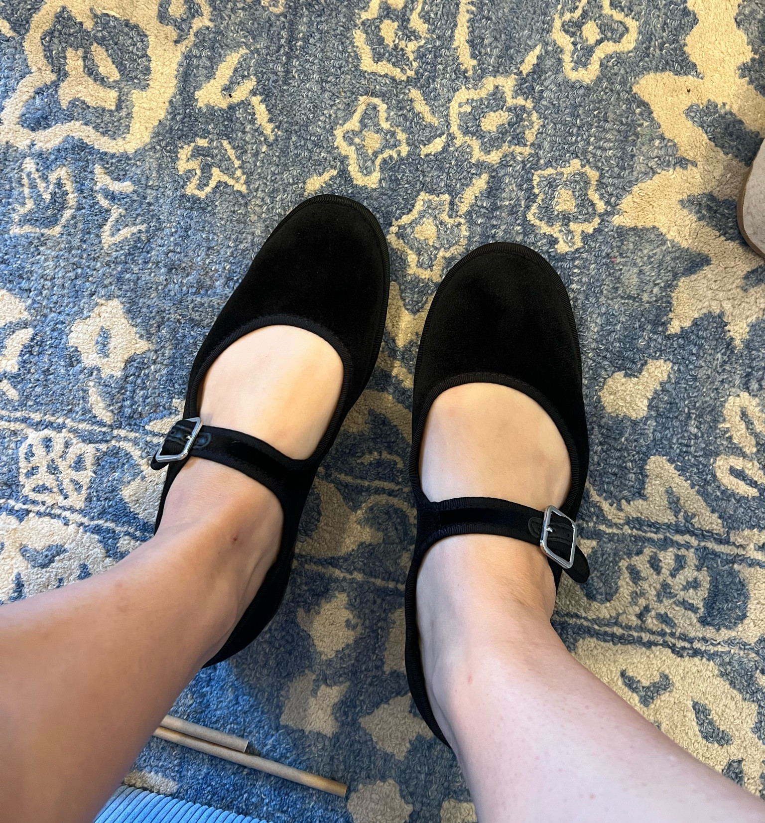 These are the CUTEST and most comfortable velvet buckle Mary Jane flats. Very similar to Vibi Venezia

#LTKHoliday #LTKShoeCrush #LTKFindsUnder50
