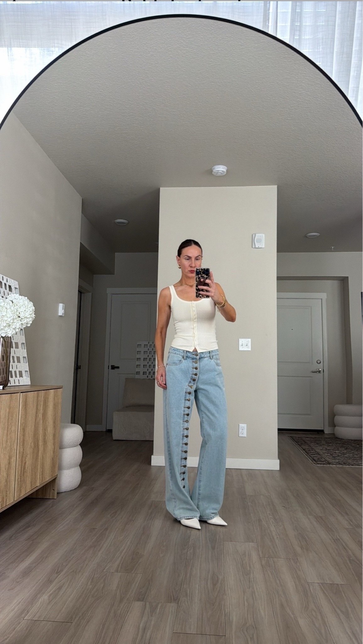 linking invisible bra i'm wearing 
exact button jeans 
exact top 
exact heels. 
size up  0.5 in heels 
all other tts.  wearing small