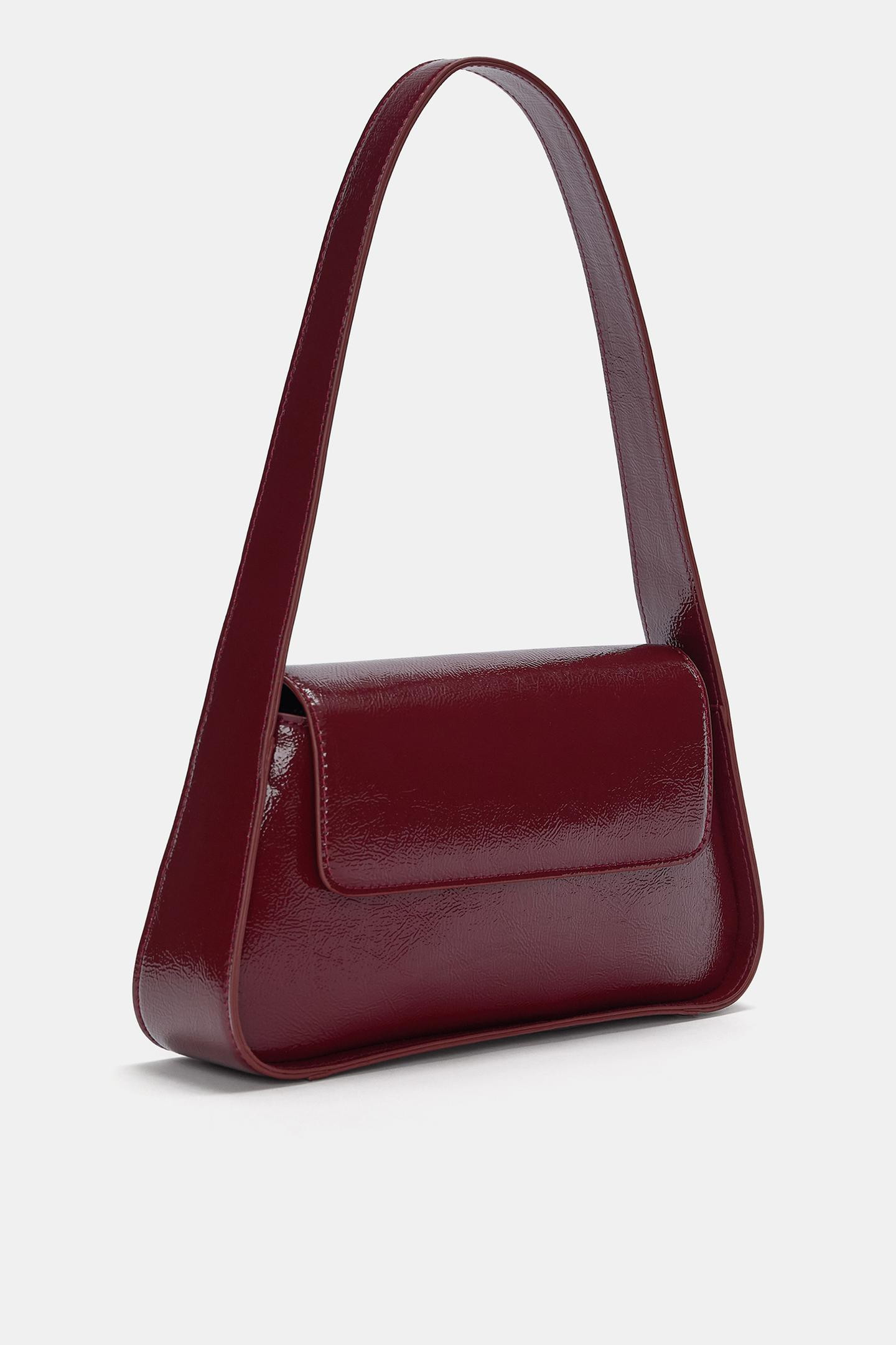 Schultertasche in Lackoptik | PULL and BEAR DE