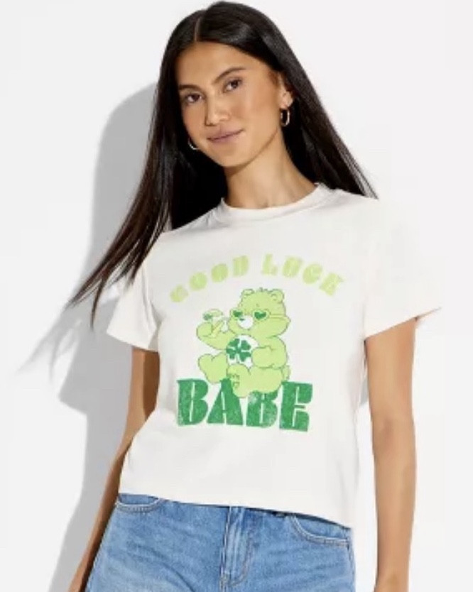 Casual + festive = the perfect St. Patrick’s Day outfit ☘️
A graphic tee, great denim, sneakers and simple accessories is all you need.

Shop the look in my LTK!

St. Patrick’s Day outfit | graphic tee | casual outfit | spring style

#LTKActive #LTKSeasonal #LTKFestival