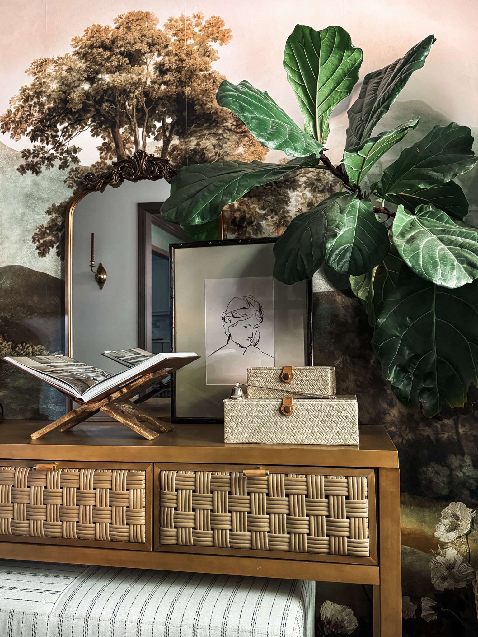 Loving this new mirror in the foyer 
Wall mural by Belarte Studio 

#wallmirror #vintagemirror #amazonhome #console 