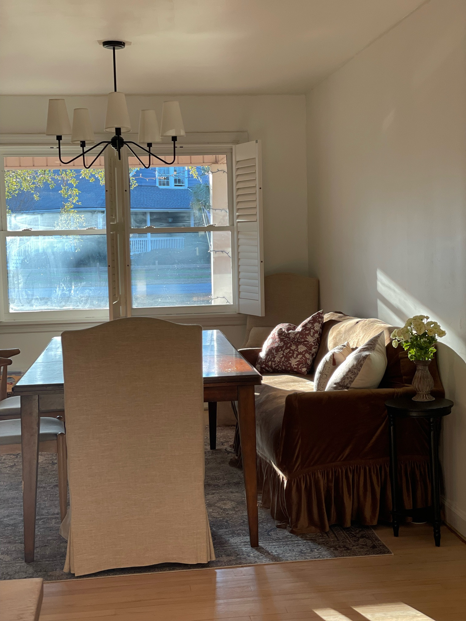 Skirted couch cover

Affordable home decor, Amazon finds, neutral home decor, traditional home, dining room decor, throw pillows 

#LTKFindsUnder50 #LTKHome