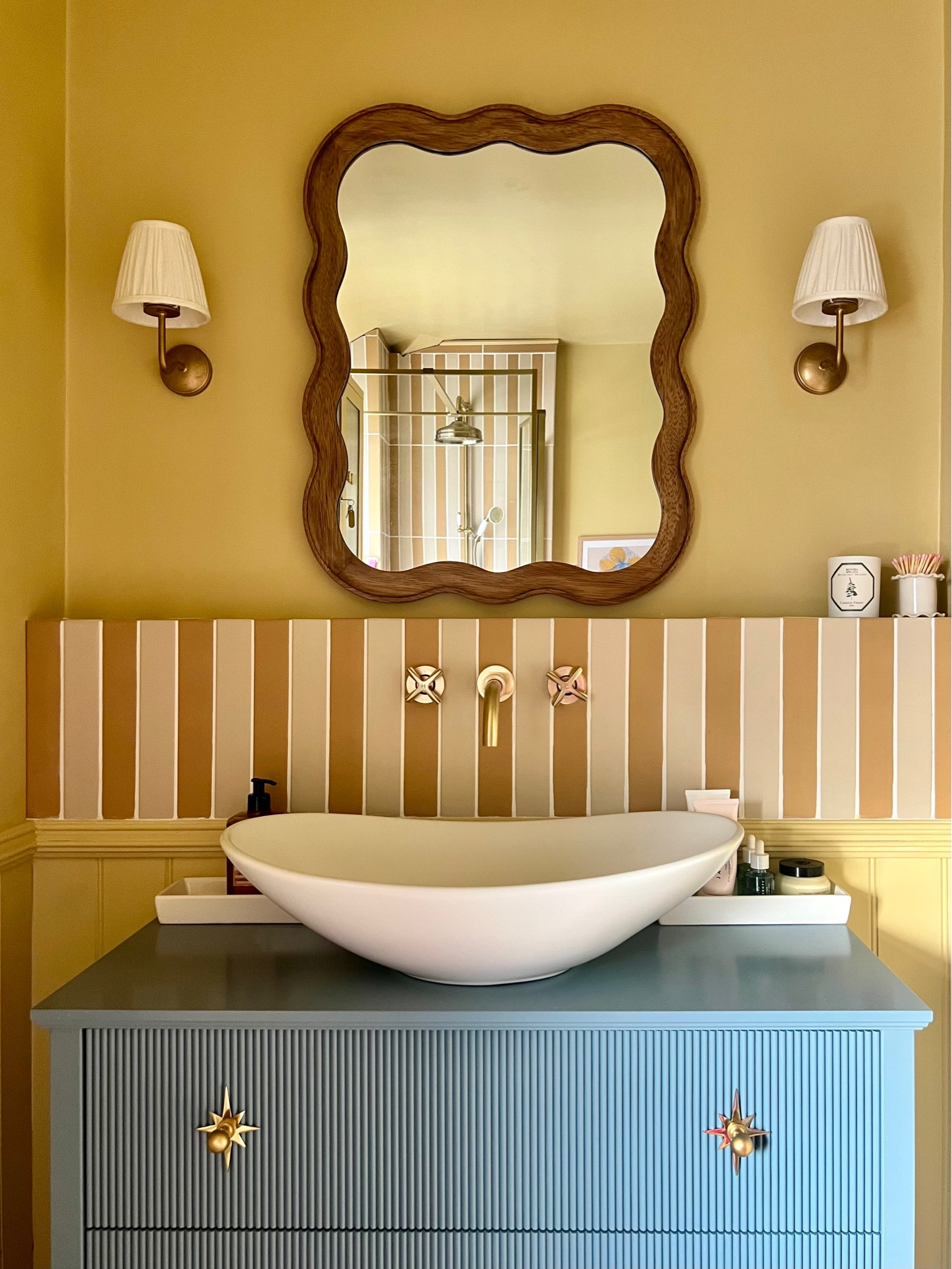 Scallop bathroom mirror, bathroom details

#LTKhome #LTKeurope #LTKuk