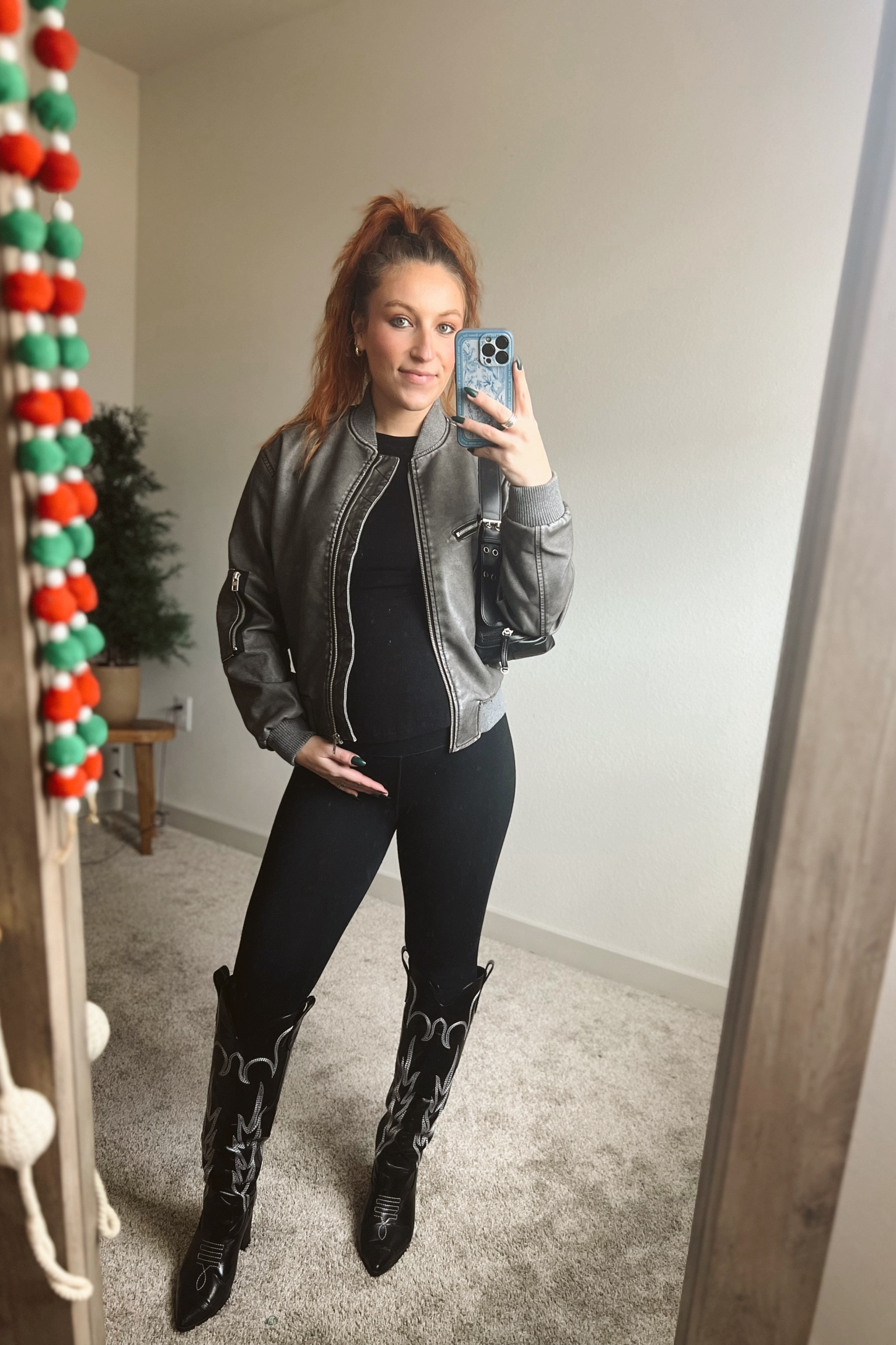 My Ootd - Fabletics leggings - SHEIN black long sleeve - SHEIN bomber jacket - SHEIN black cowboy boots - Black shoulder bag

#LTKbump #LTKstyletip #LTKshoecrush