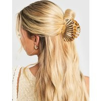 boohoo Women's Large Metallic Shell Claw Clip in Gold | Boohoo.com (UK & IE)