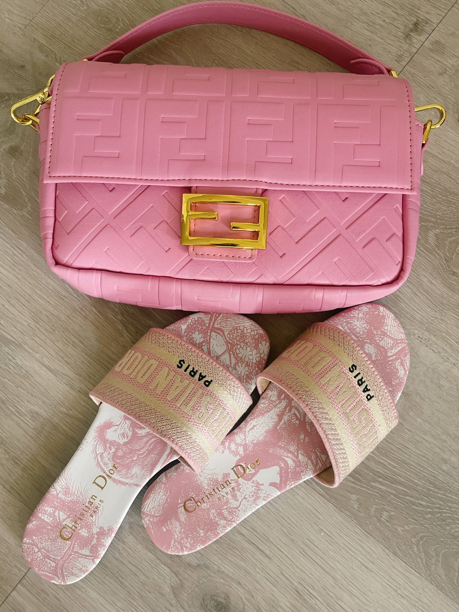 These slides r sooo comfy And tts!

#LTKitbag #LTKstyletip #LTKSeasonal