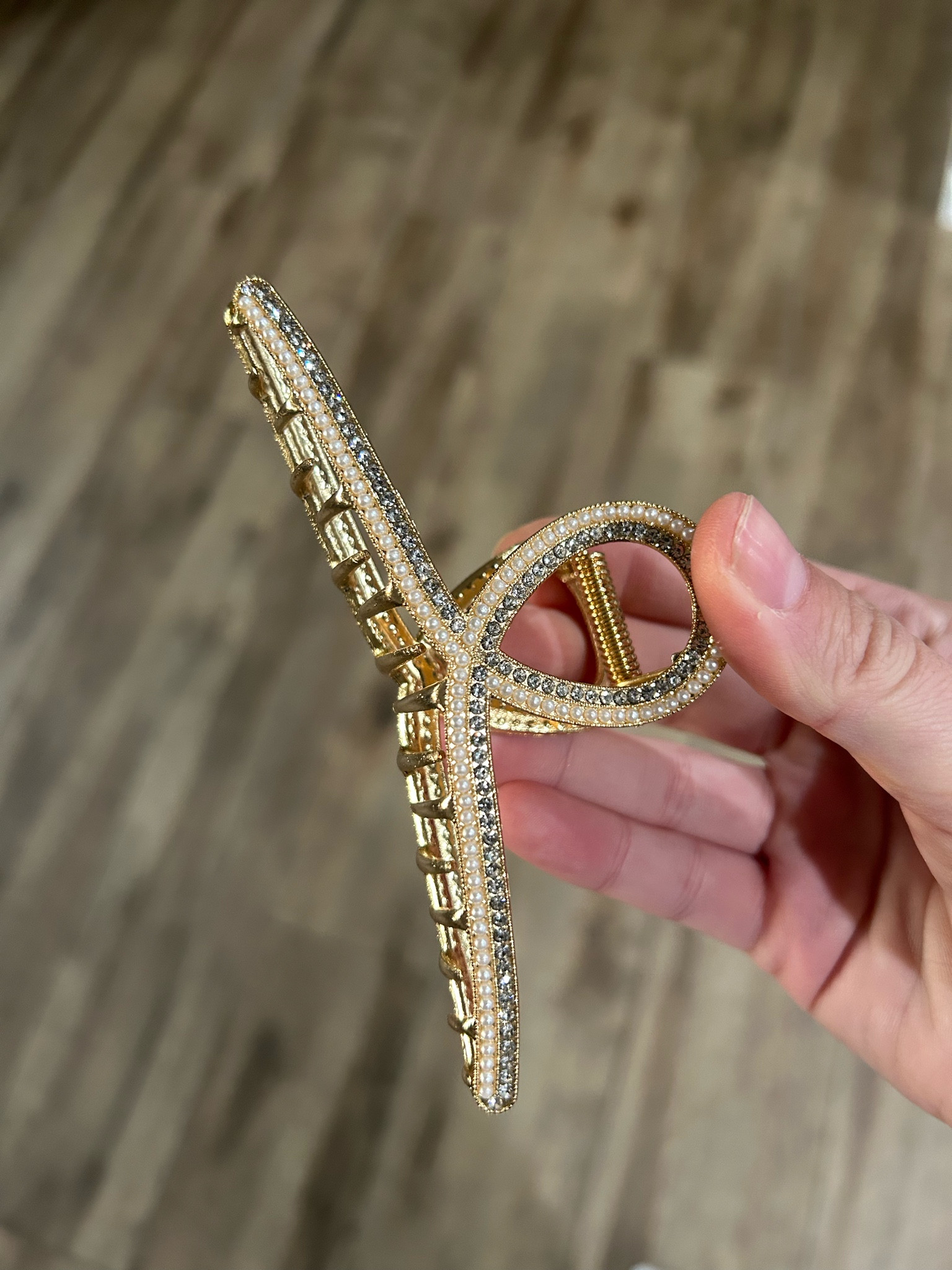 Amazon claw clips for thin hair like mine 🤪💛 linked both sets I have and use 24/7

#LTKstyletip #LTKbeauty #LTKFind