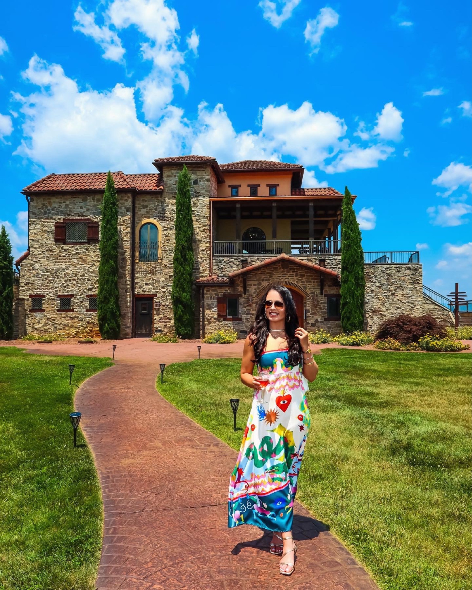 Under $20 amazon floral print maxi dress (small, 5+ colors), rayban aviators, under $35 target gold sandals (tts) and under $30 amazon rattan purse — a perfect summer designer inspired look! #founditonamazon 


#LTKSummerSales #LTKFindsUnder50 #LTKSaleAlert