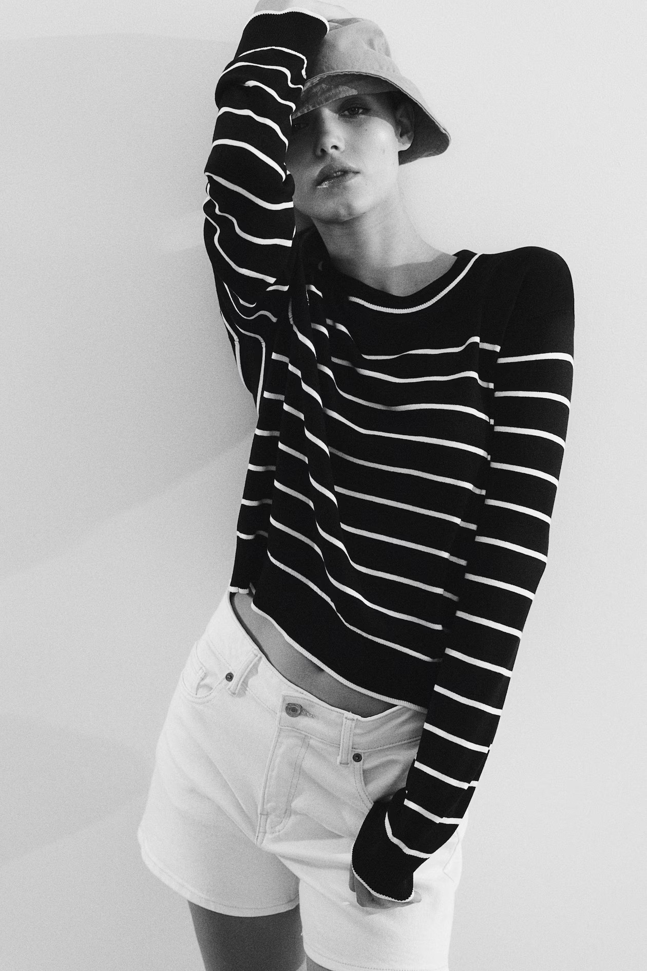 Short Fine-Knit Sweater - Navy blue/striped - Ladies | H&M US | H&M (US + CA)