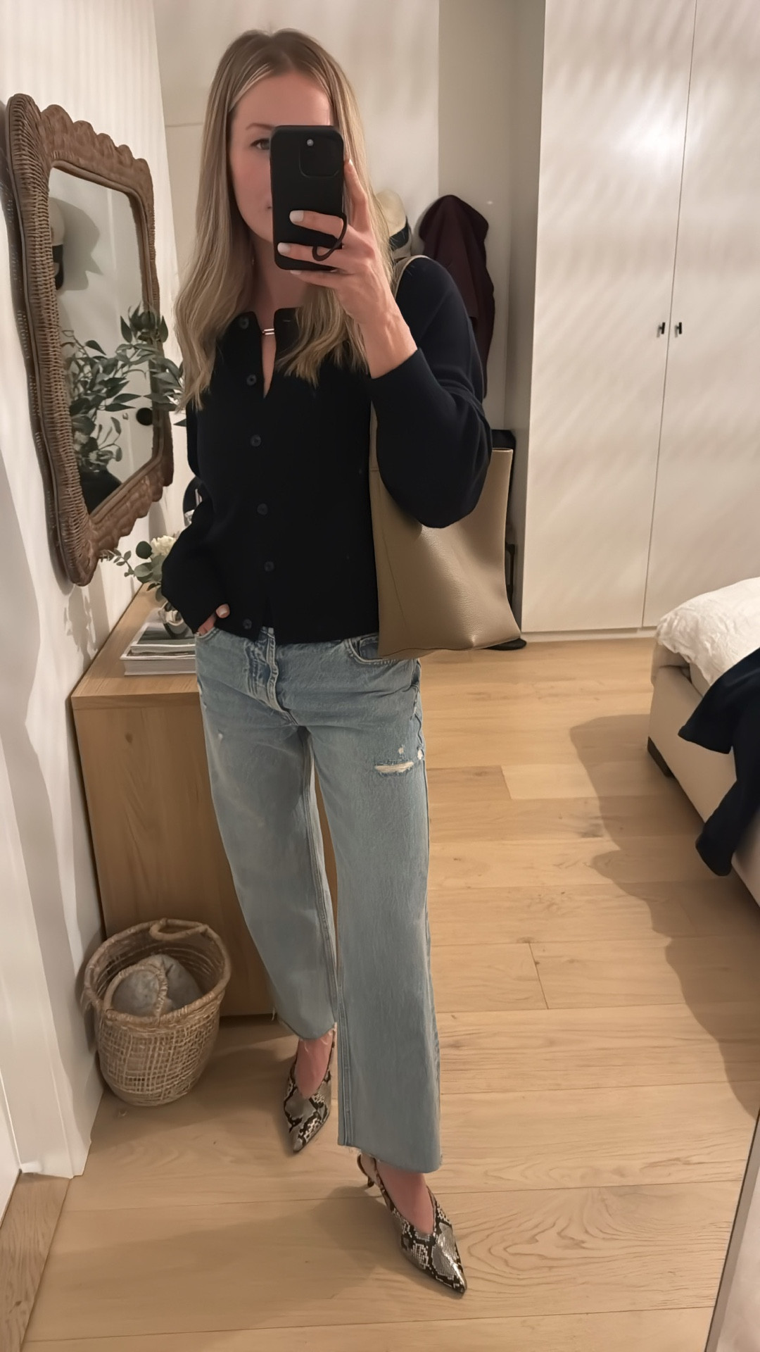 Simple January outfit for a casual dinner. Absolutely love these slouchy Anine Bing Gavin jeans (on sale at Ssense!) and this soft cashmere London cardigan from Aritzia. Another new fave is this row bag dupe from Quince, beautiful color, leather, and great size! 

#LTKSaleAlert #LTKootd #LTKgrwm