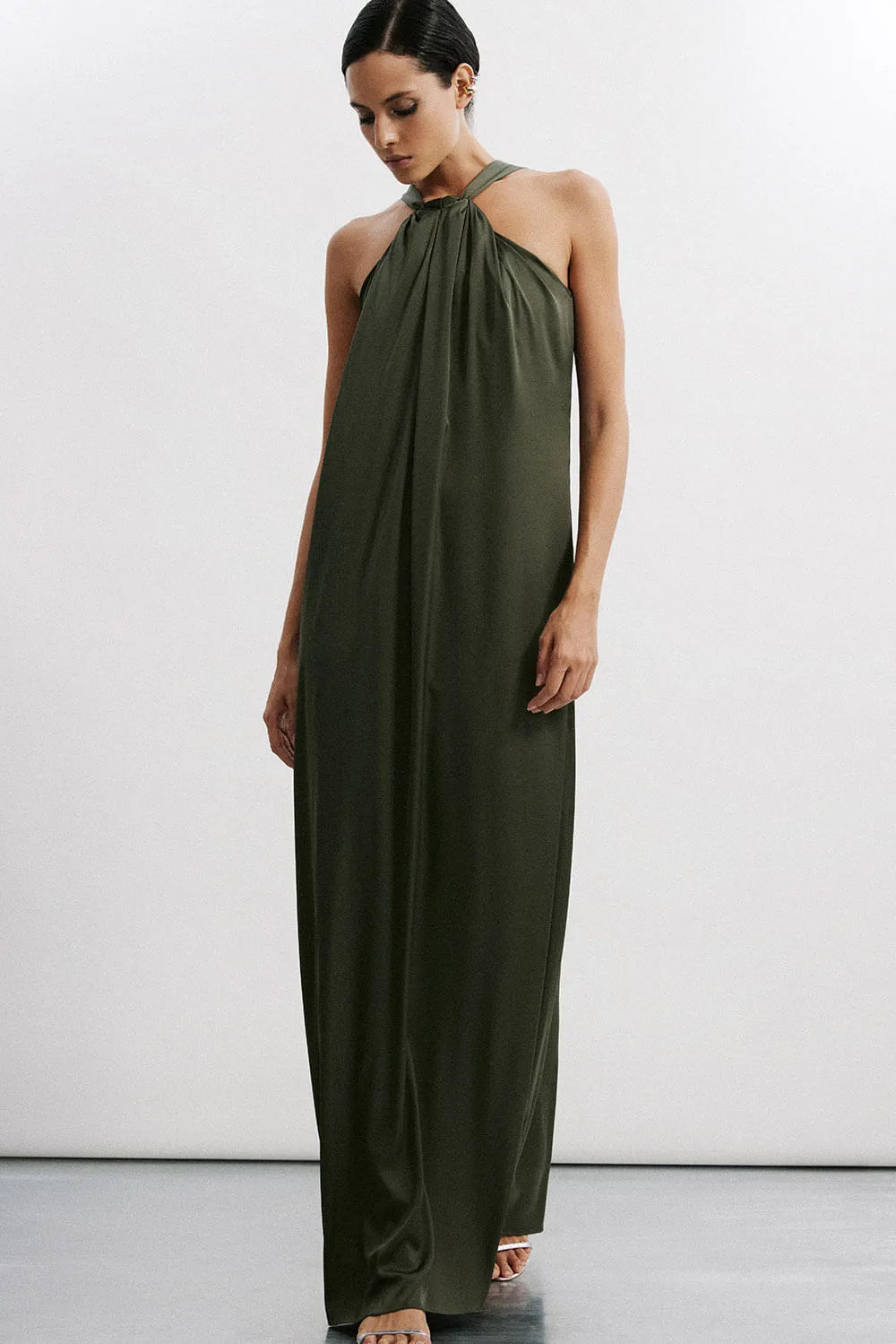 Vestido festa coluna torção verde oliva | OffPremium (BR)