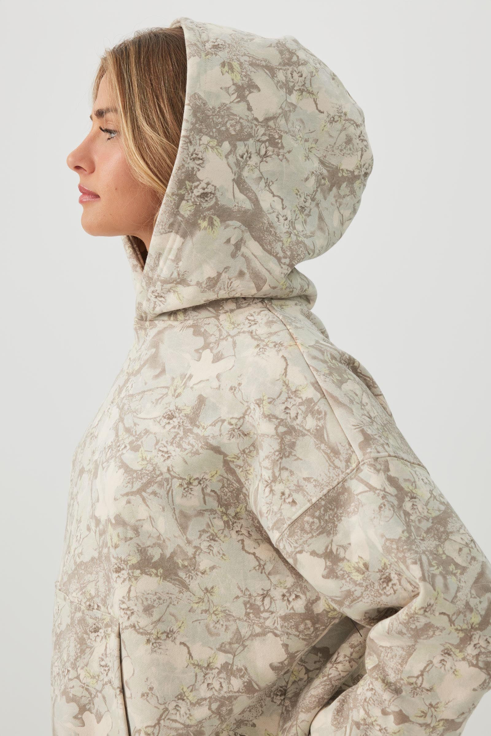 Foliage Print Relaxed Hoodie Off-White | Ardene Canada | Ardene US