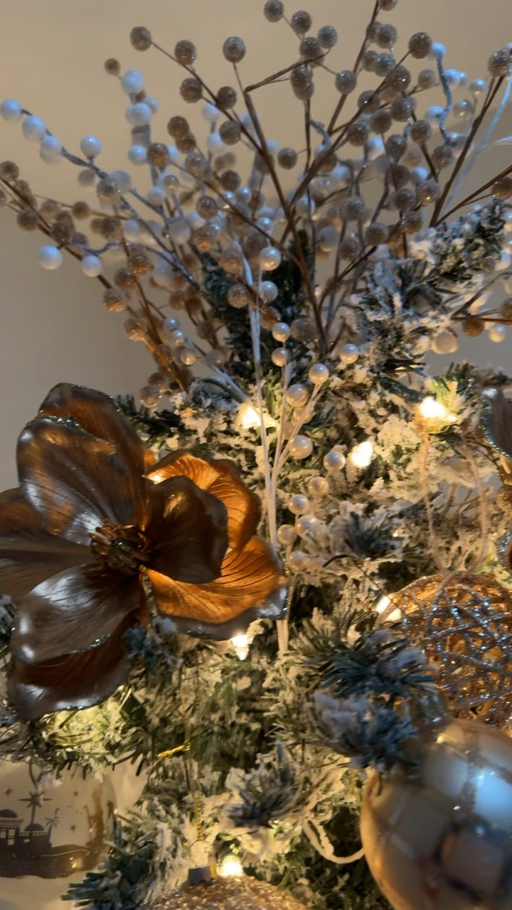 Full of love!  Christmas Tree 🎄 | Holiday | Best Time Of The Year | Ornaments 

#LTKU #LTKHome #LTKHoliday