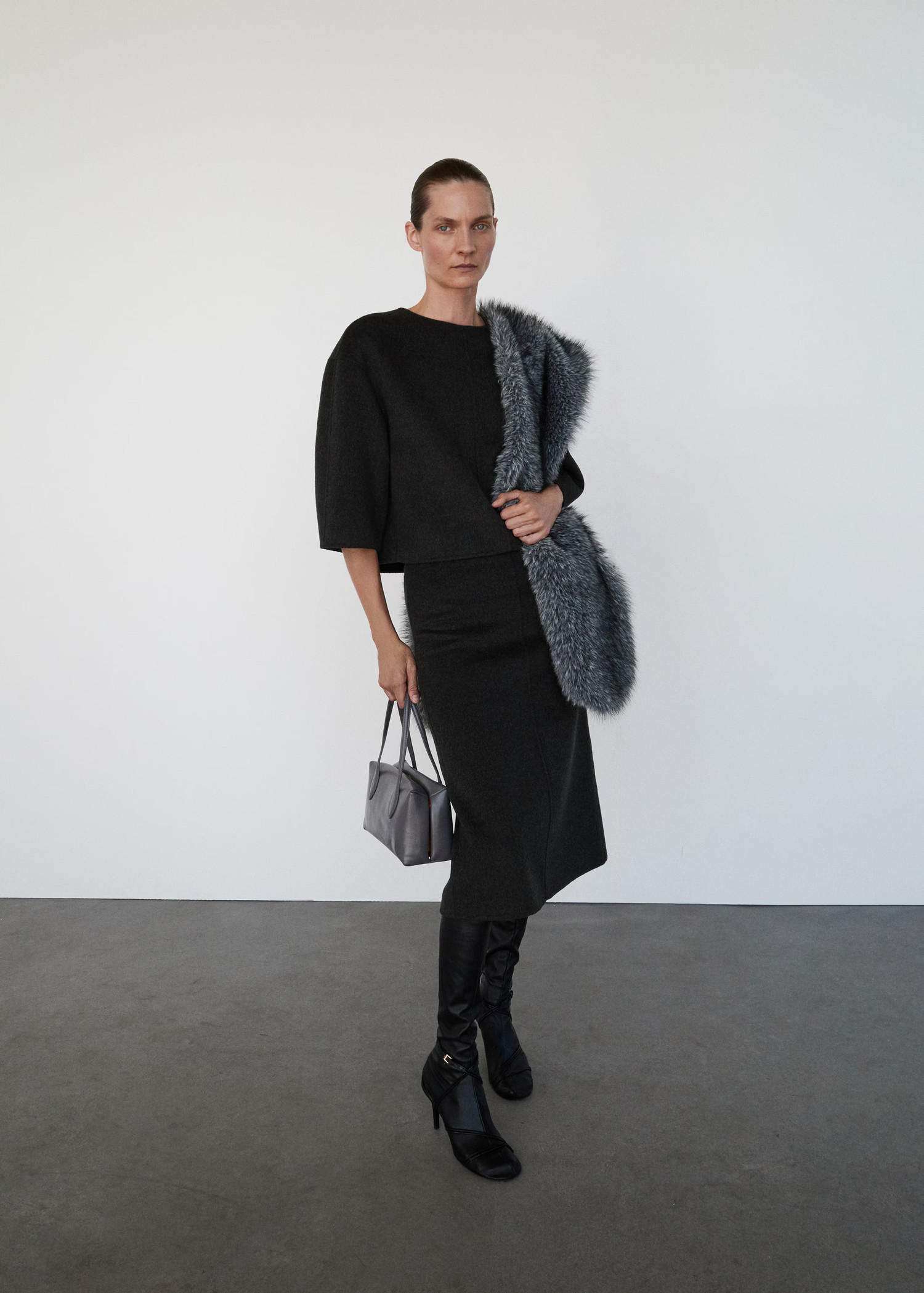 Wool midi-skirt with slit - Women | MNG Australia | Mango (US/MX/AU)