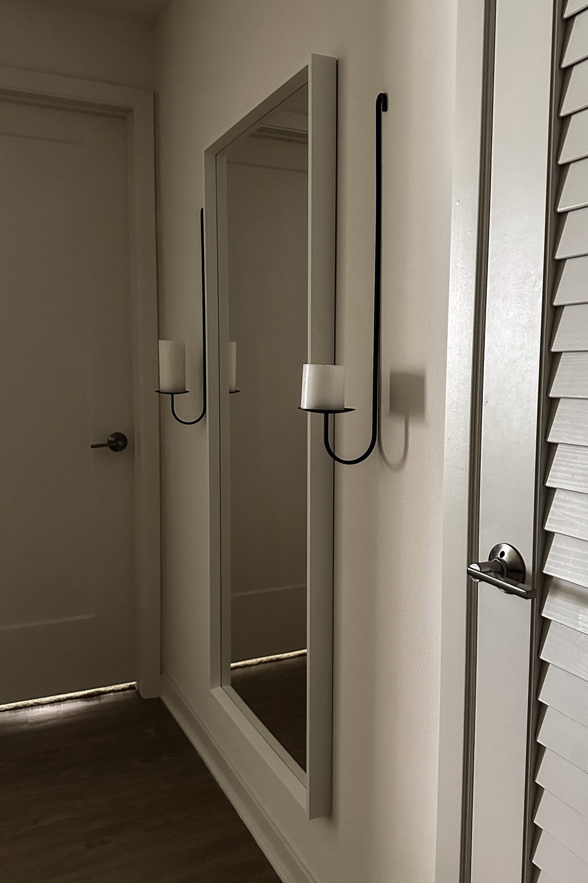 Hallway Home Decor
Iron Candle Holder
Interior Inspo