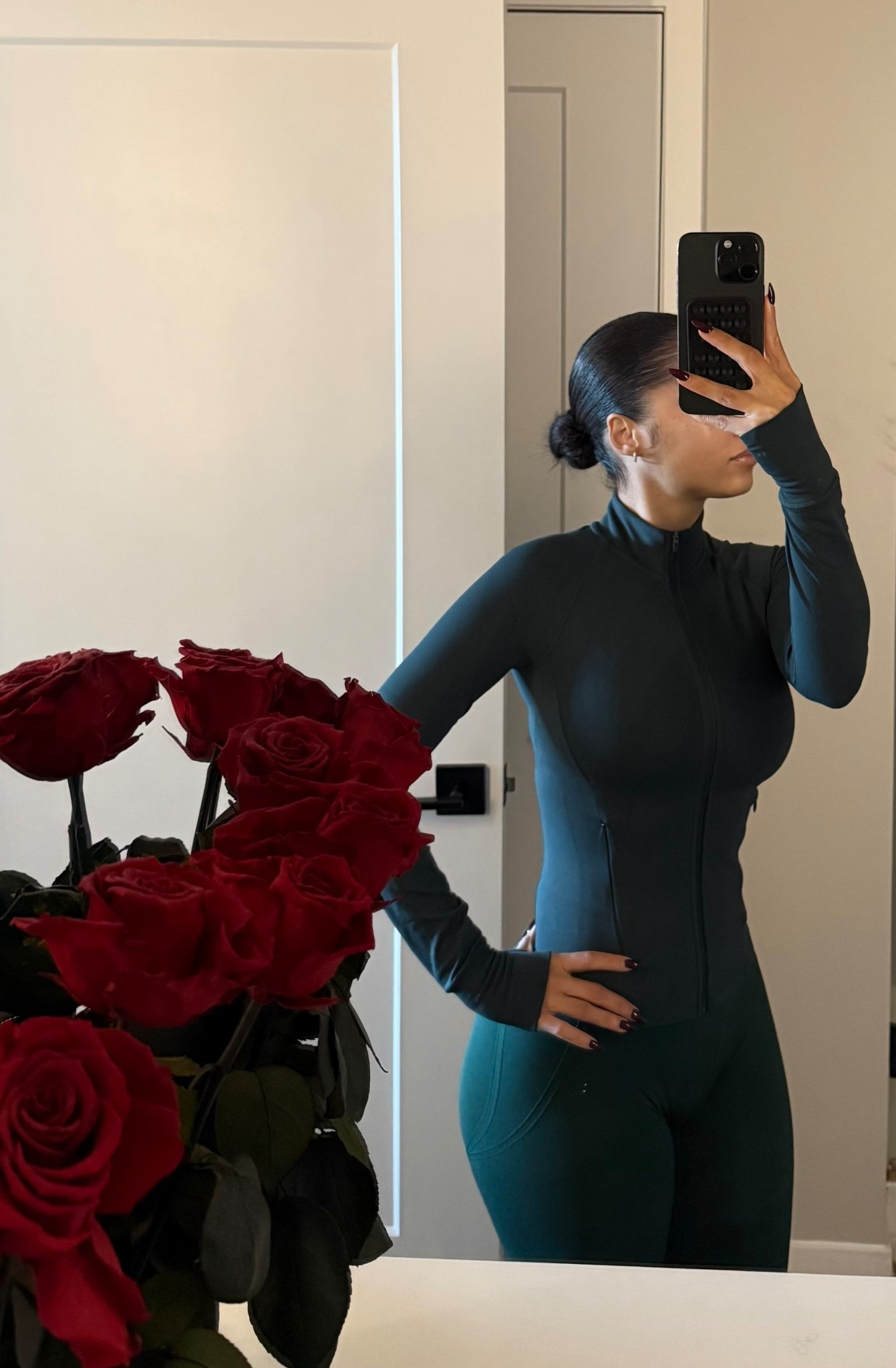 Wearing an XS in jacket and Small in leggings 

#LTKmorningroutine #LTKfitnessgoals #LTKgrwm