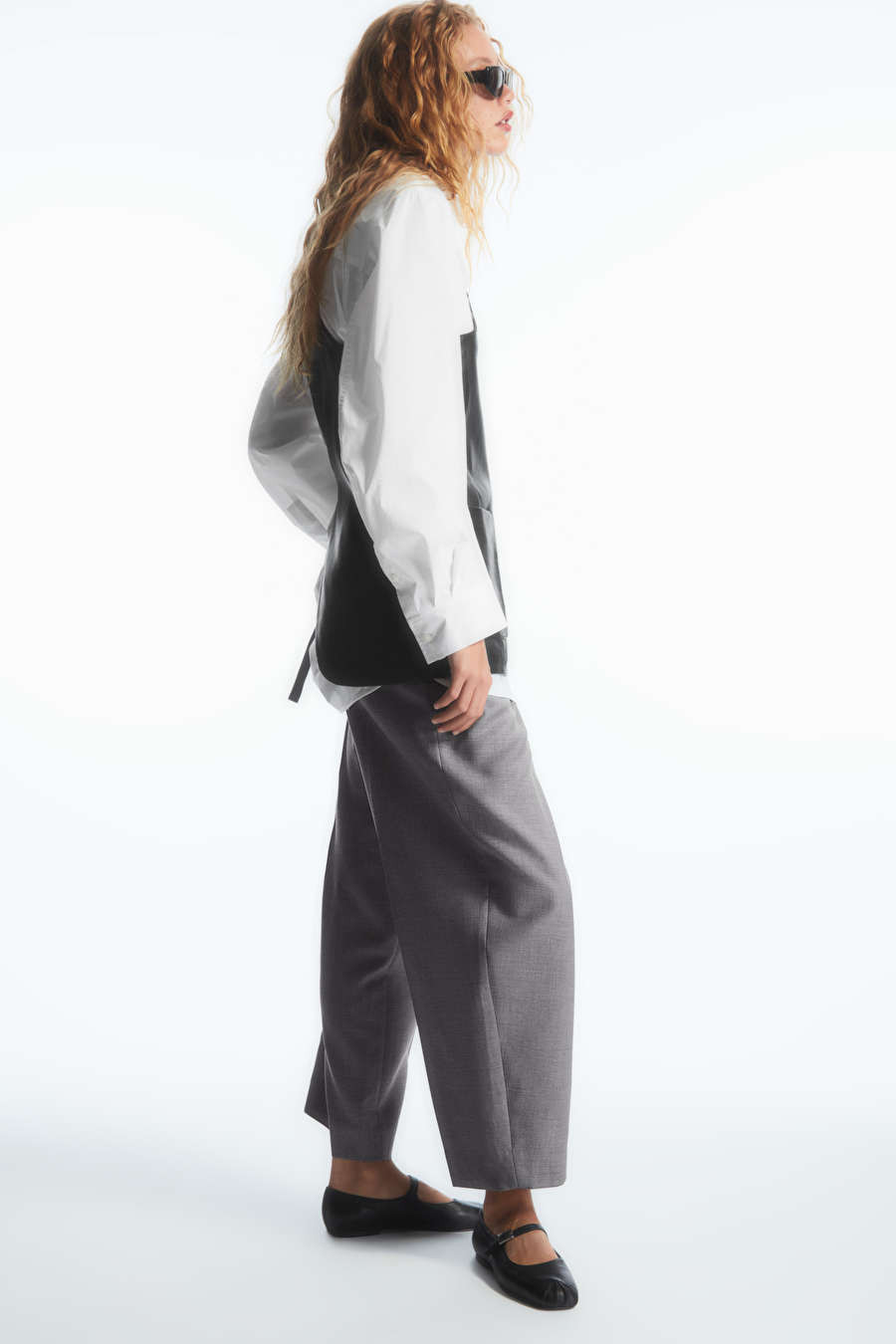BARREL-LEG WOOL TROUSERS | COS (EU)