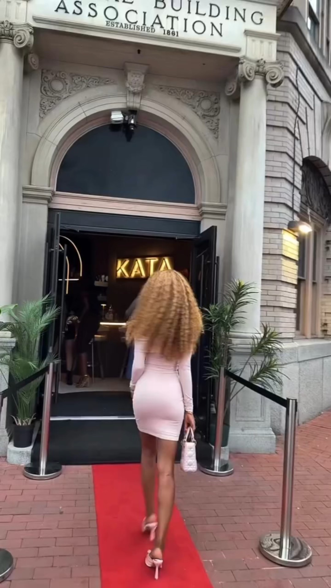 POV: You’re on the invite list for DC’s most exclusive cocktail experience 🍸
A private Haiken Vodka martini workshop inside KATA with @johnburnsdc & @la__dreams , hosted by Asma Amani PR.
✨Intimate. Educational. Luxurious.
—And yes, I shook my own lychee martini like a pro.  #HaikenVodka #BurnsBrothers #LuxuryTastemaker #dcinfluencers #dccontentcreator