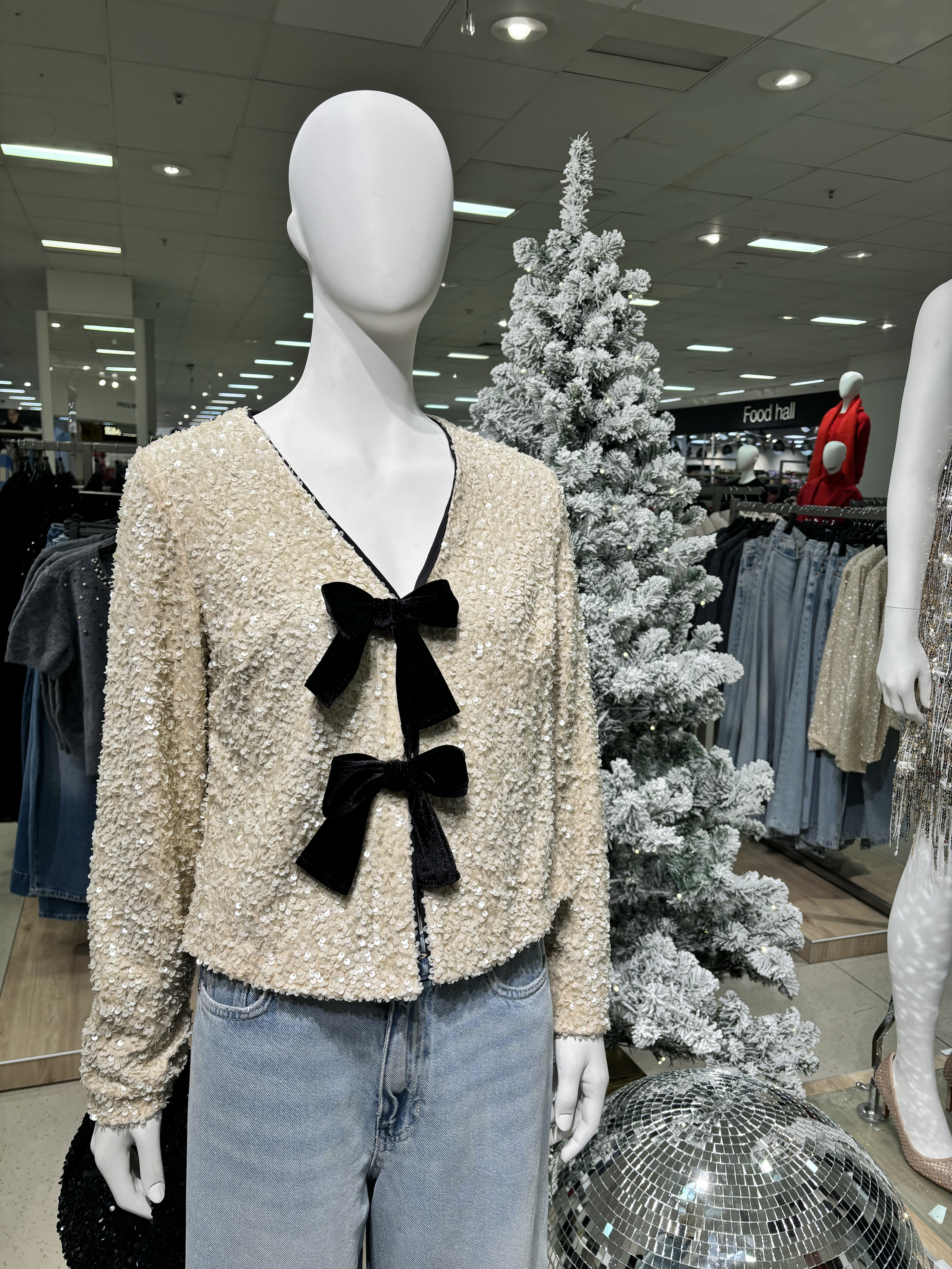 Cream Sequin Jacket ☃️

#LTKeurope #LTKuk #LTKwinter