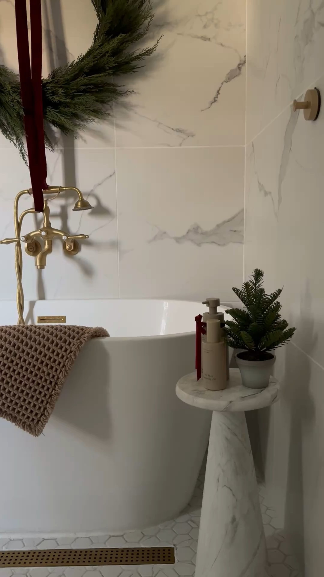 Christmas bathroom styling 

#LTKHoliday