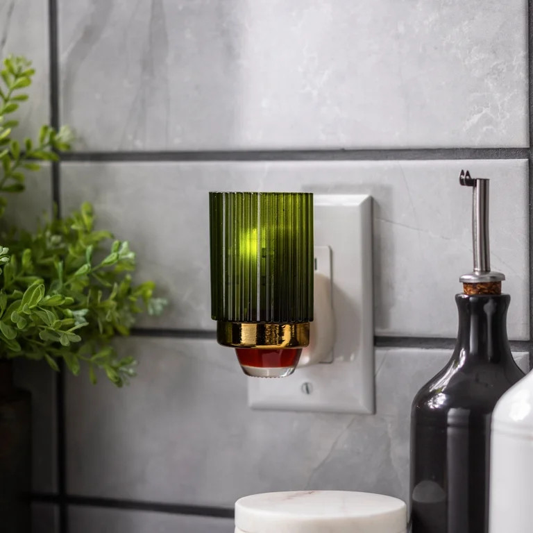Better Homes & Gardens Aroma Accent Pluggable Ribbed Green + Sliced Apple & Cinnamon Oil Starter ... | Walmart (US)