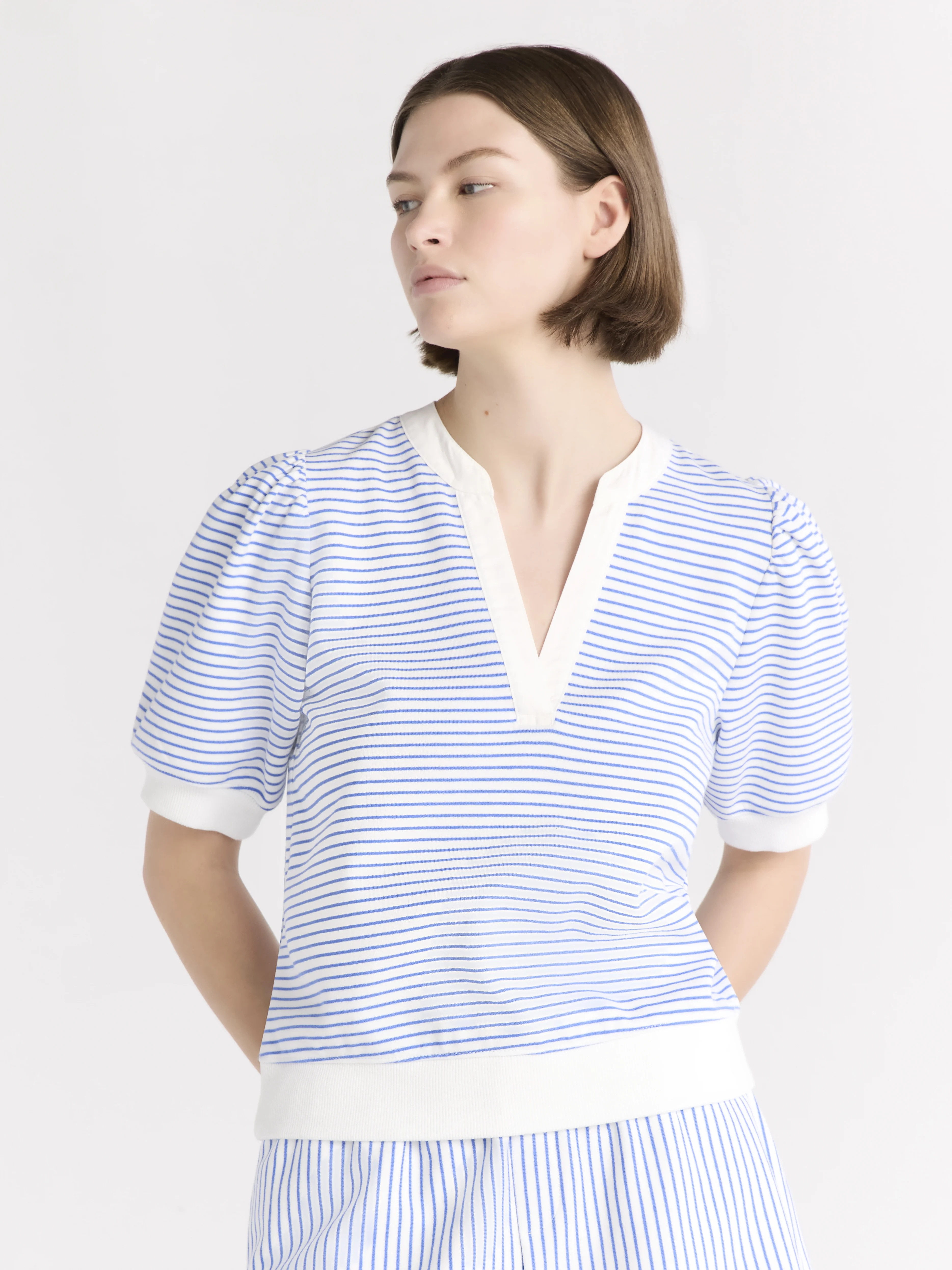 Free Assembly Women's Puff Sleeve Sweatshirt, Sizes XS-XXL | Walmart (US)