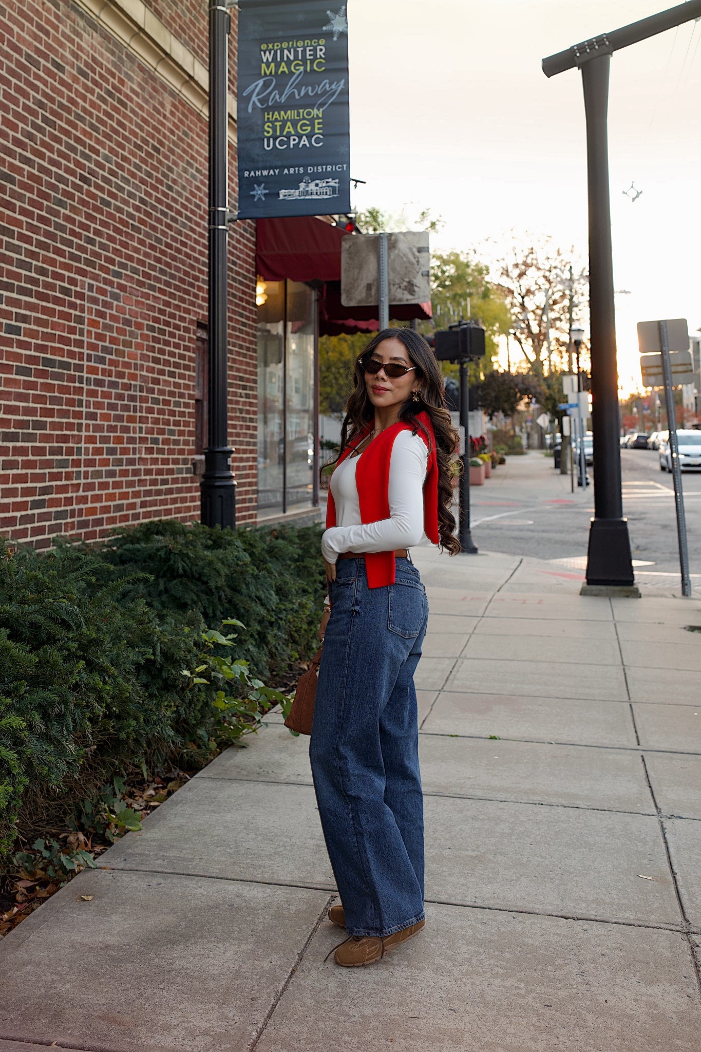 These jeans are currently under $30 🙌🏼 wearing size 2 petite 🚨 

#LTKSaleAlert #LTKFindsUnder50 #LTKStyleTip