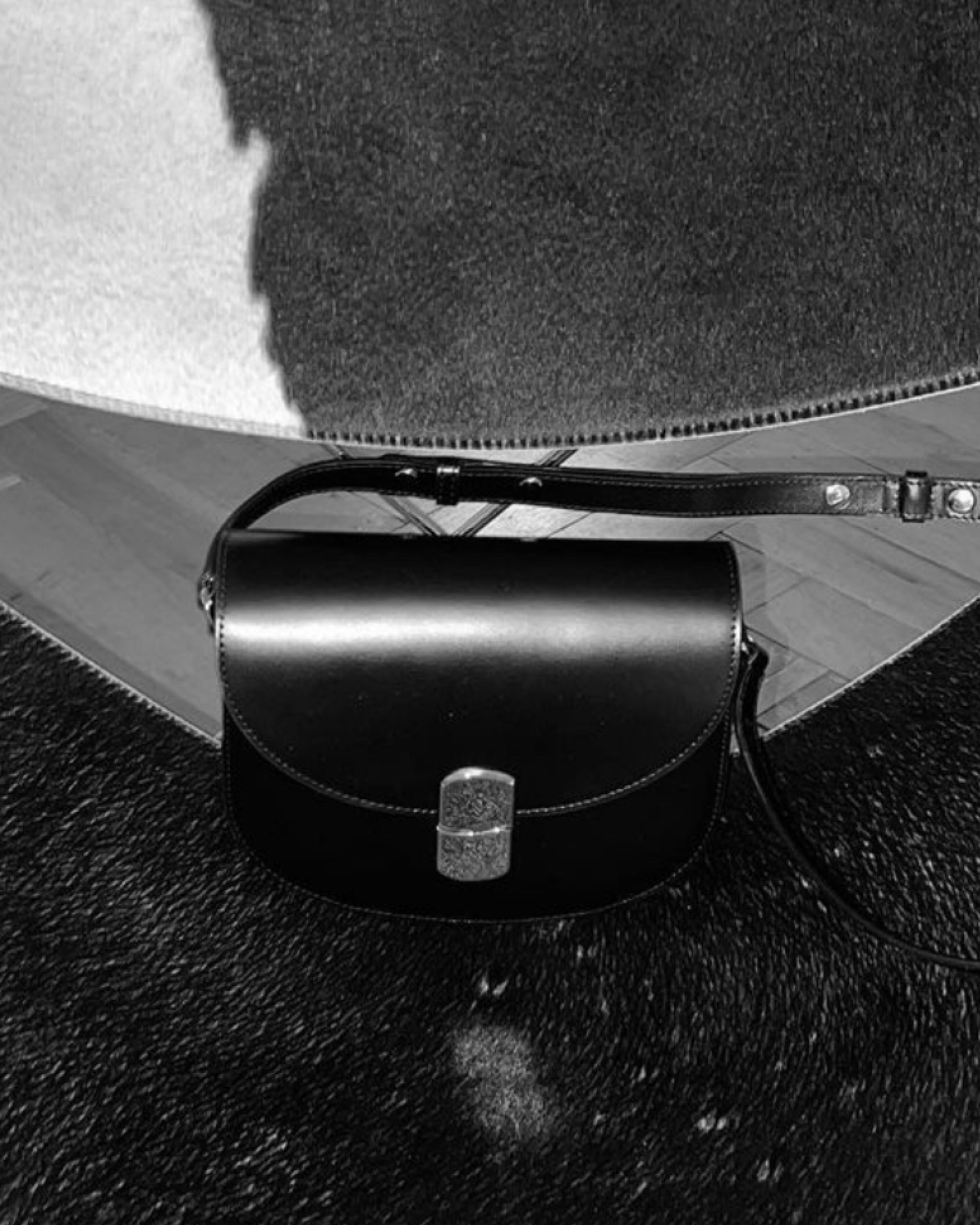 Introducing Claude

Available in multiple colours. 

iconic handbags, outfit inspiration, half moon shape bag, shoulder bag, glossy black bag, cowhide leather, Sézane Paris, Netherlands. 

#LTKeurope #LTKSeasonal #LTKitbag